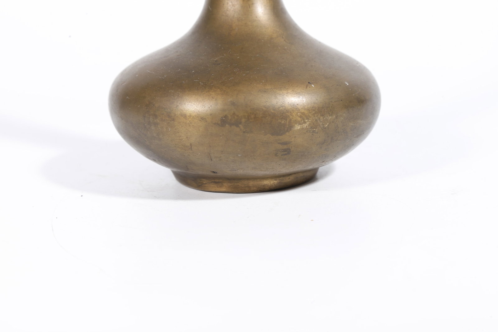 A BRONZE VASE - 8