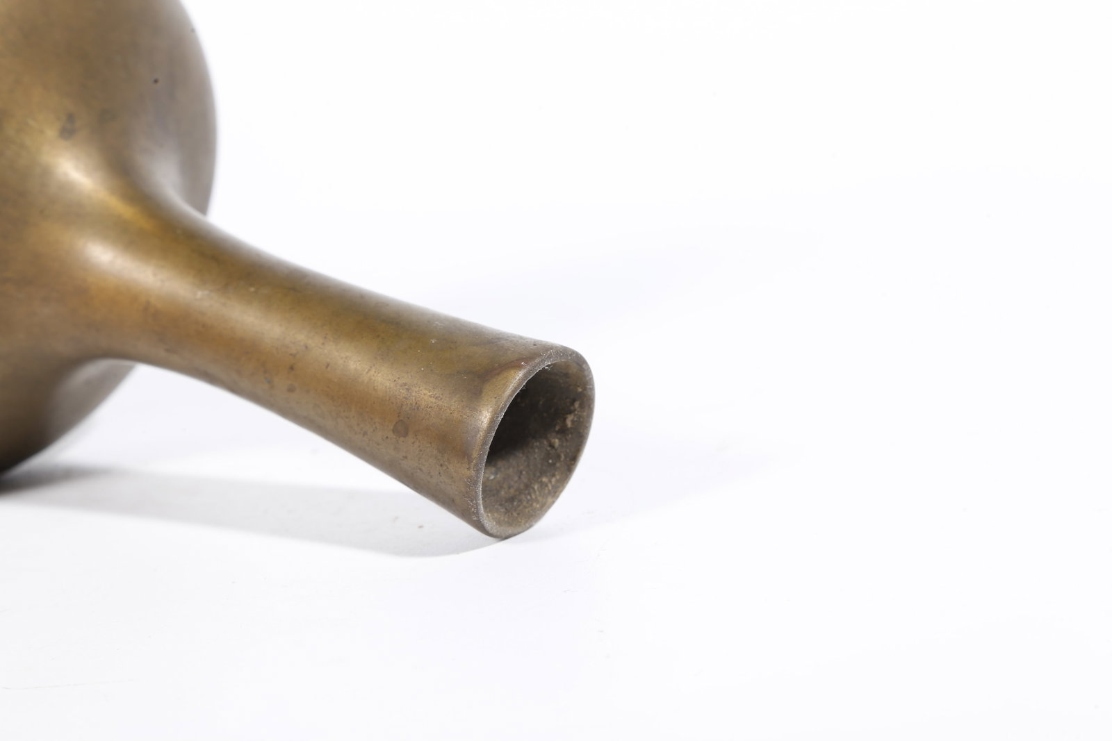 A BRONZE VASE - 9