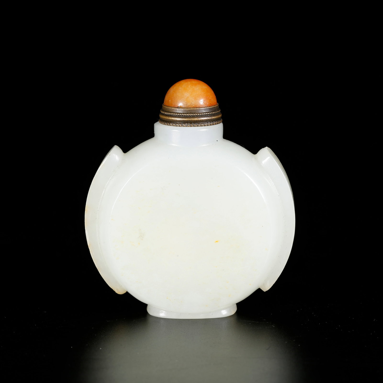 A HETIAN JADE SNUFF BOTTLE: Hetian Jade Snuff Bottle