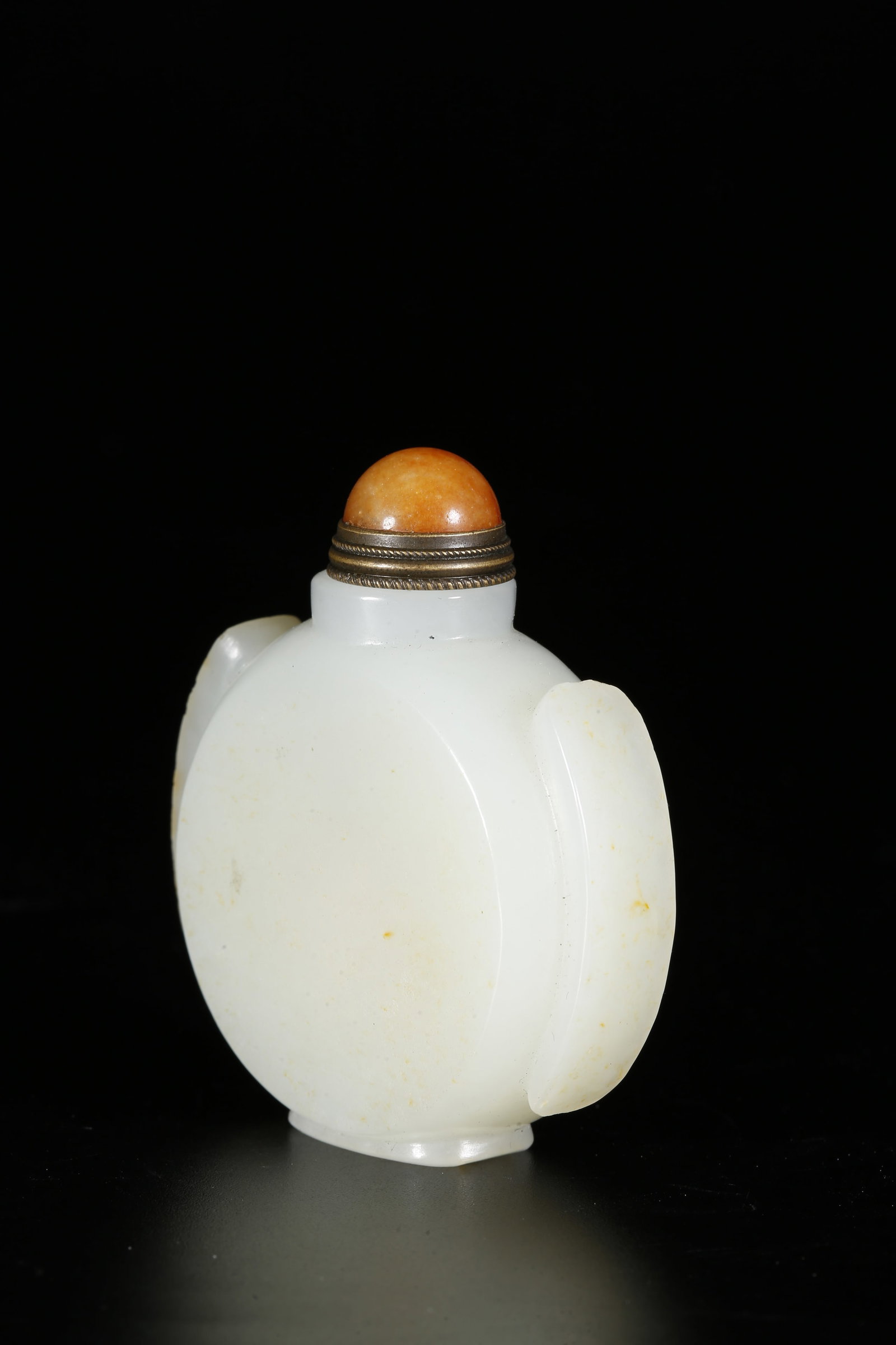 A HETIAN JADE SNUFF BOTTLE - 2