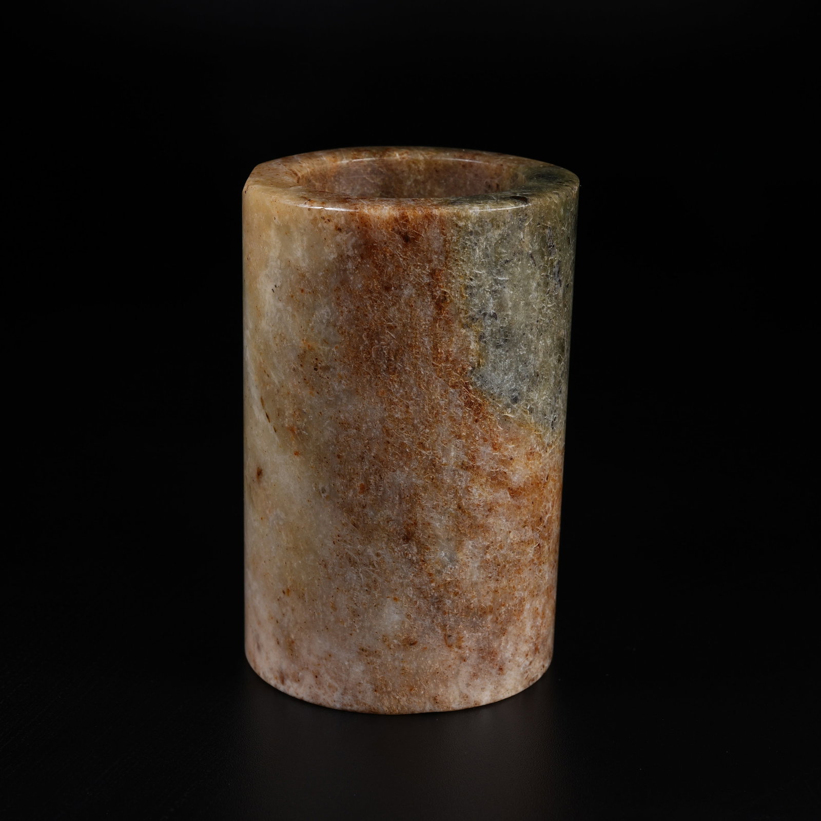 A ANCIENT CYLINDRICAL JADE VESSEL (1 of 9)