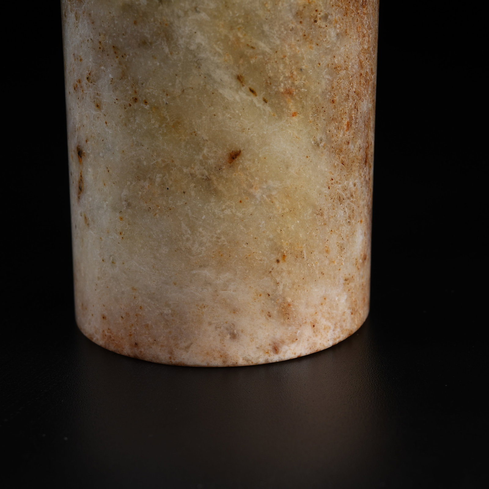 A ANCIENT CYLINDRICAL JADE VESSEL - 6