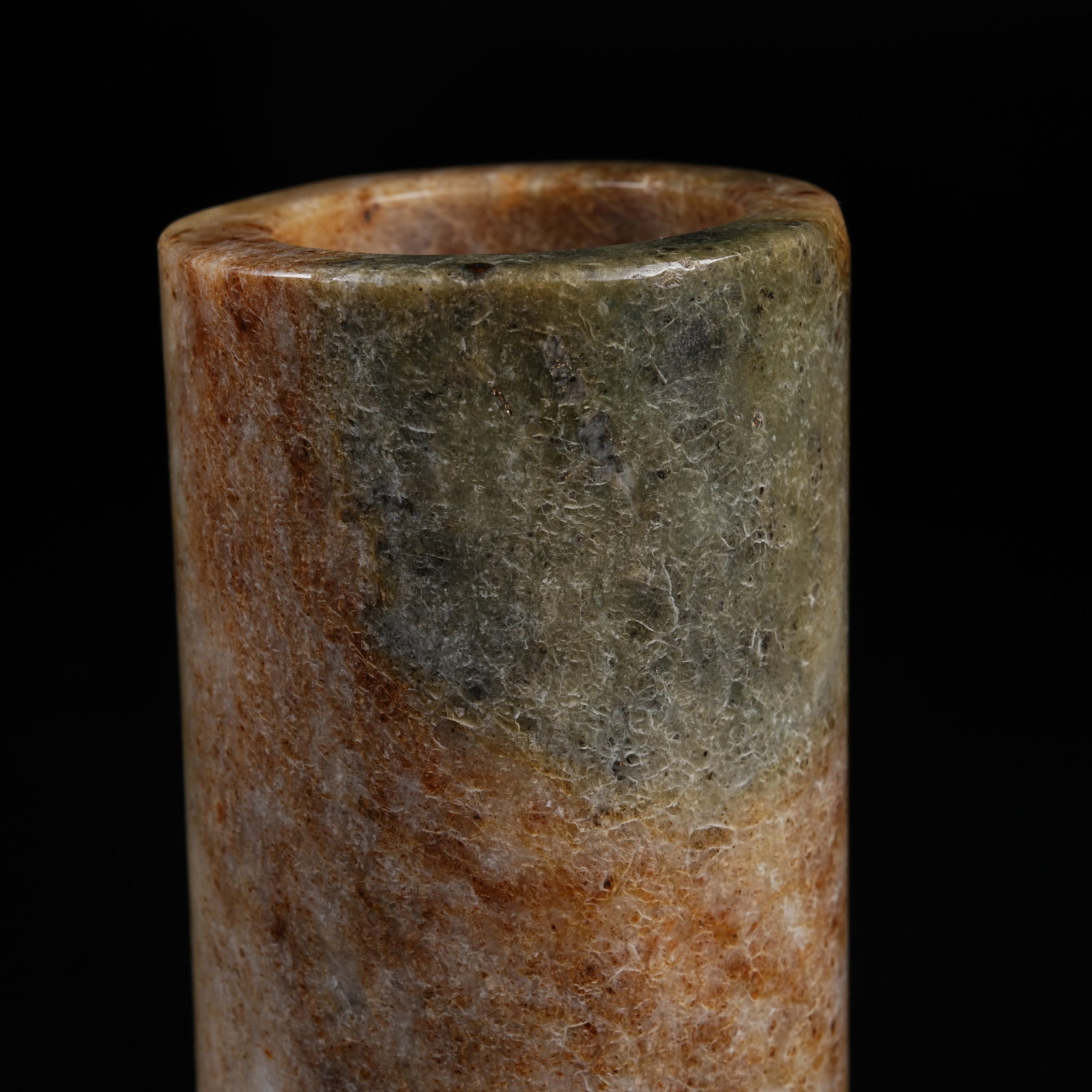 A ANCIENT CYLINDRICAL JADE VESSEL - 7