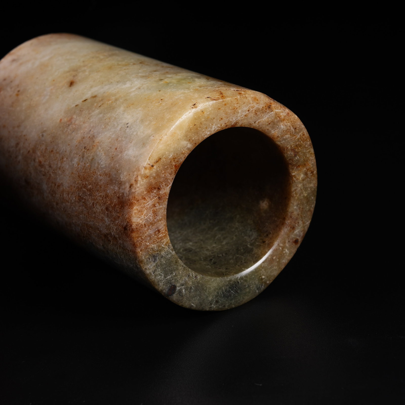 A ANCIENT CYLINDRICAL JADE VESSEL - 8