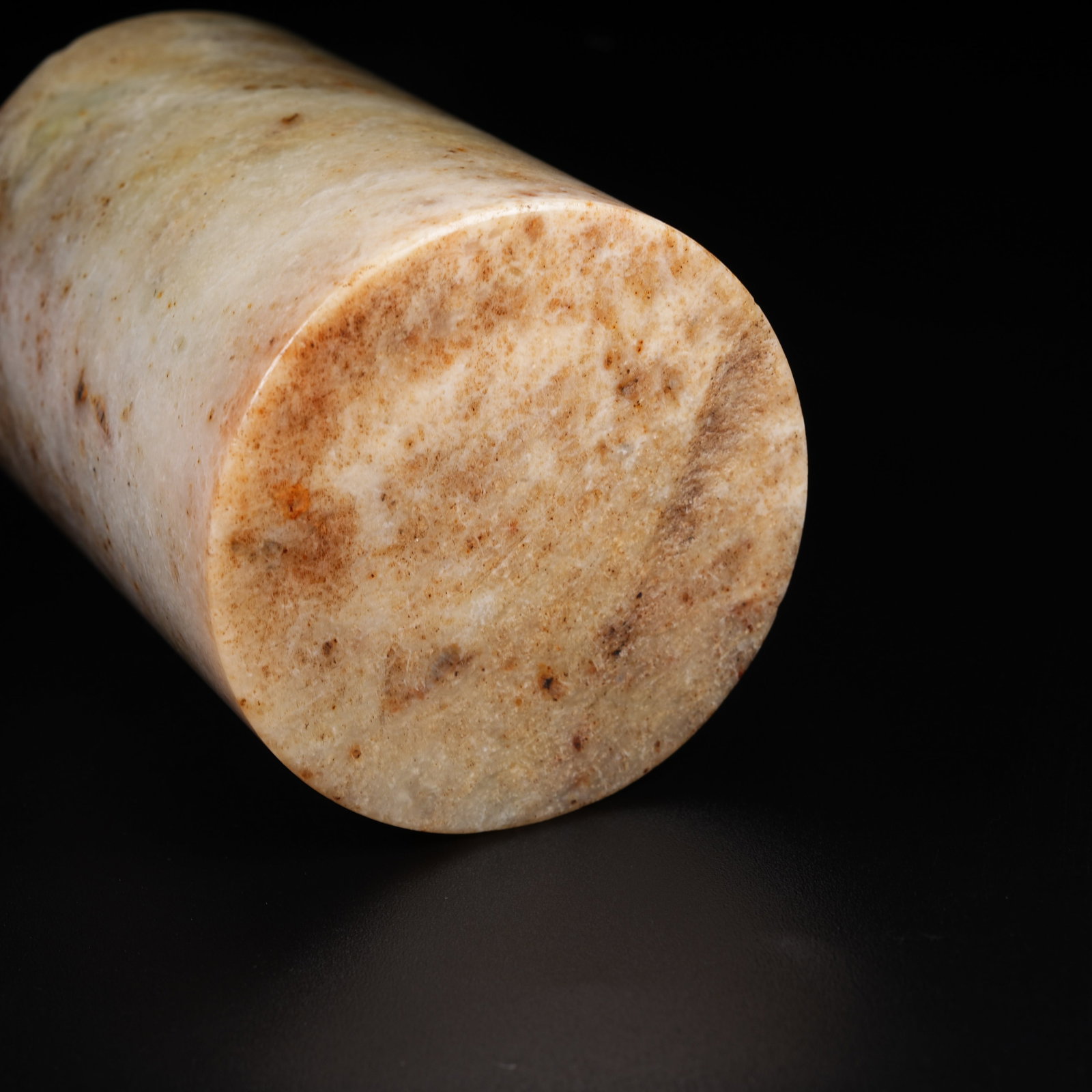 A ANCIENT CYLINDRICAL JADE VESSEL - 9