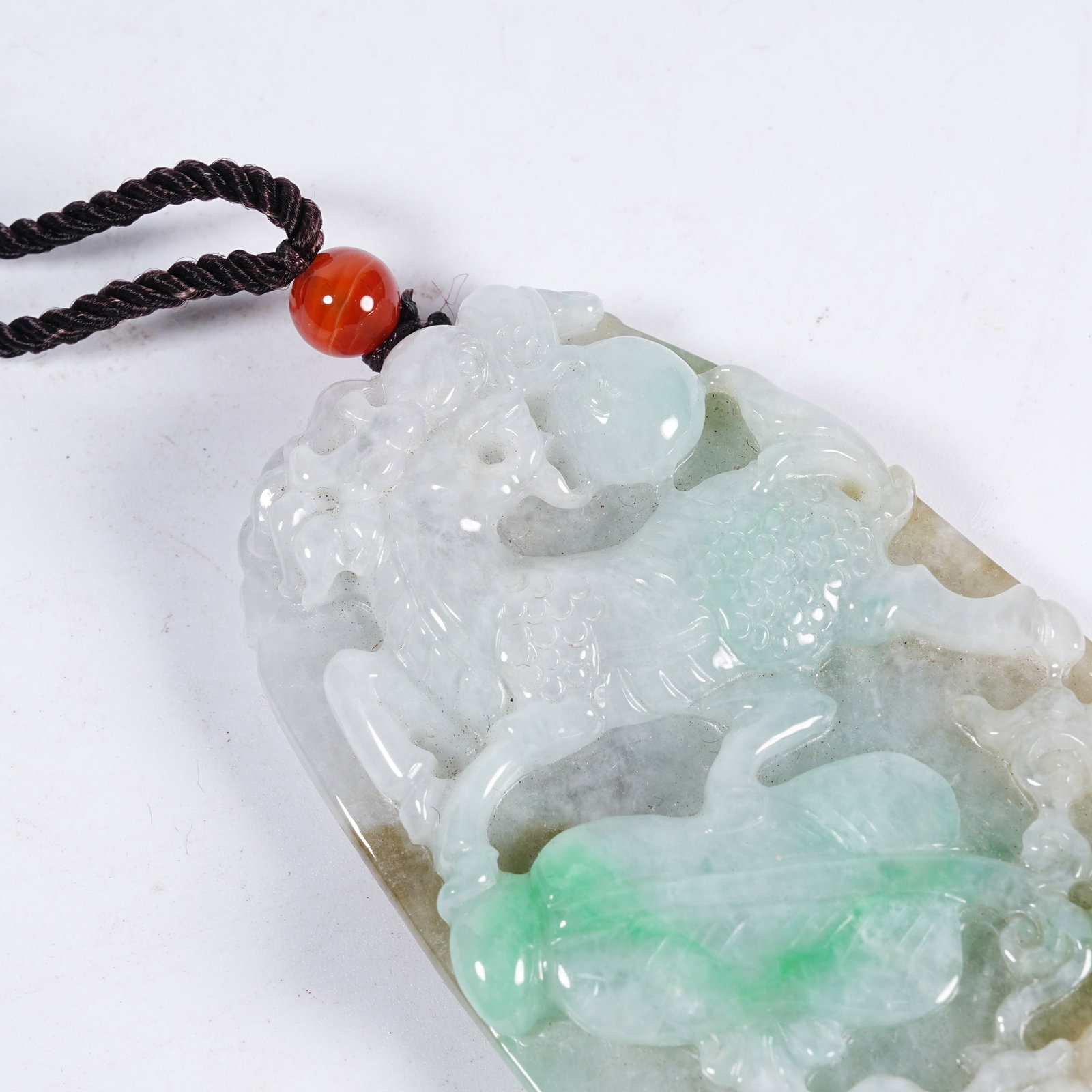 A JADEITE KYLIN AUSPICIOUS PATTERN PENDANT - 2