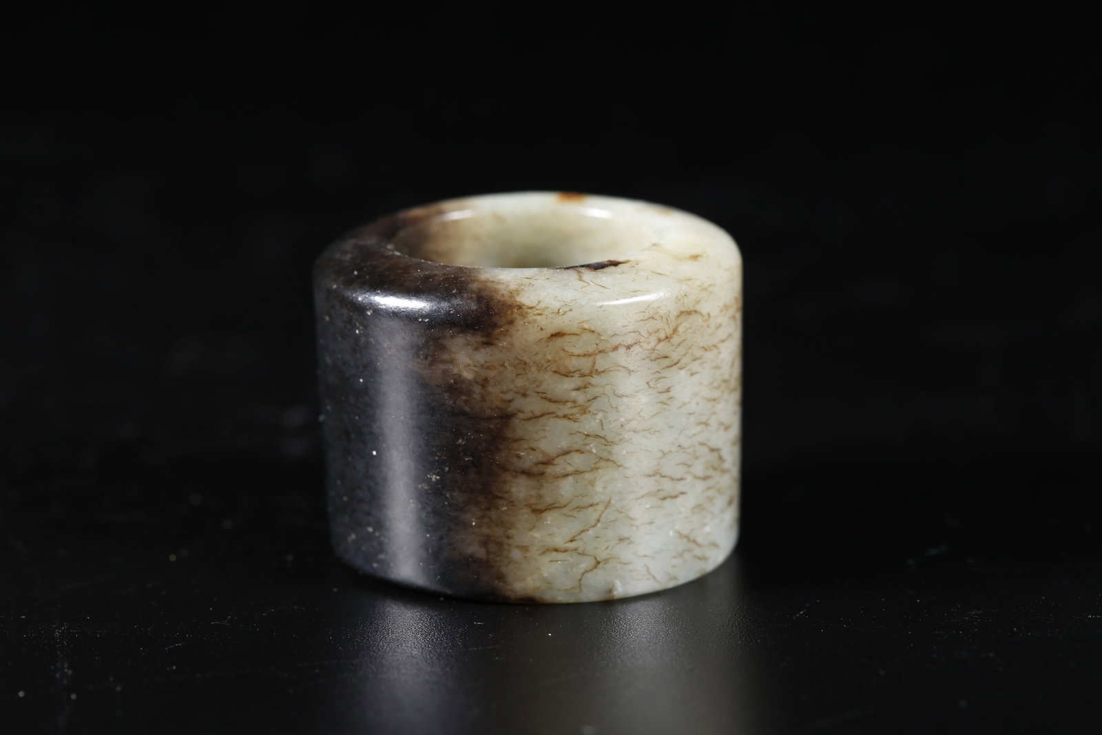 A HETIAN JADE THUMB RING - 2