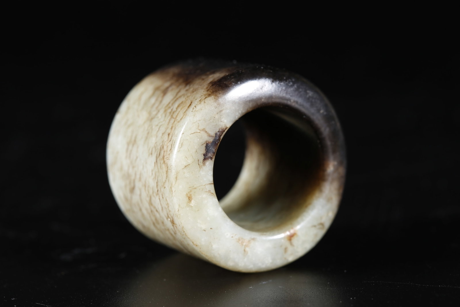 A HETIAN JADE THUMB RING - 7