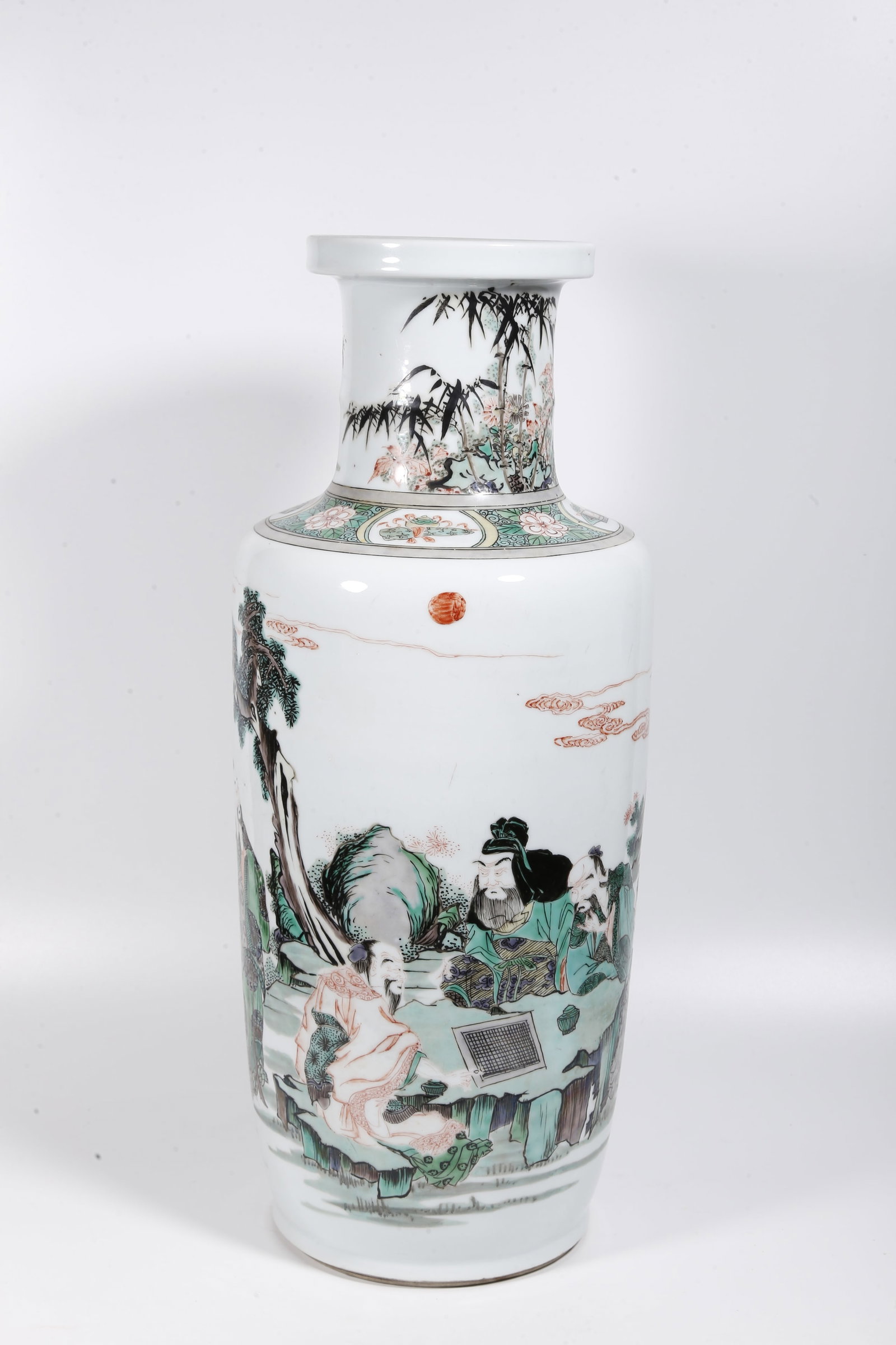 A FAMILLE ROSE MALLET-SHAPED VASE WITH FIGURE STORY PATTERNS: Famille Rose Mallet-shaped Vase with Figure Story Patterns