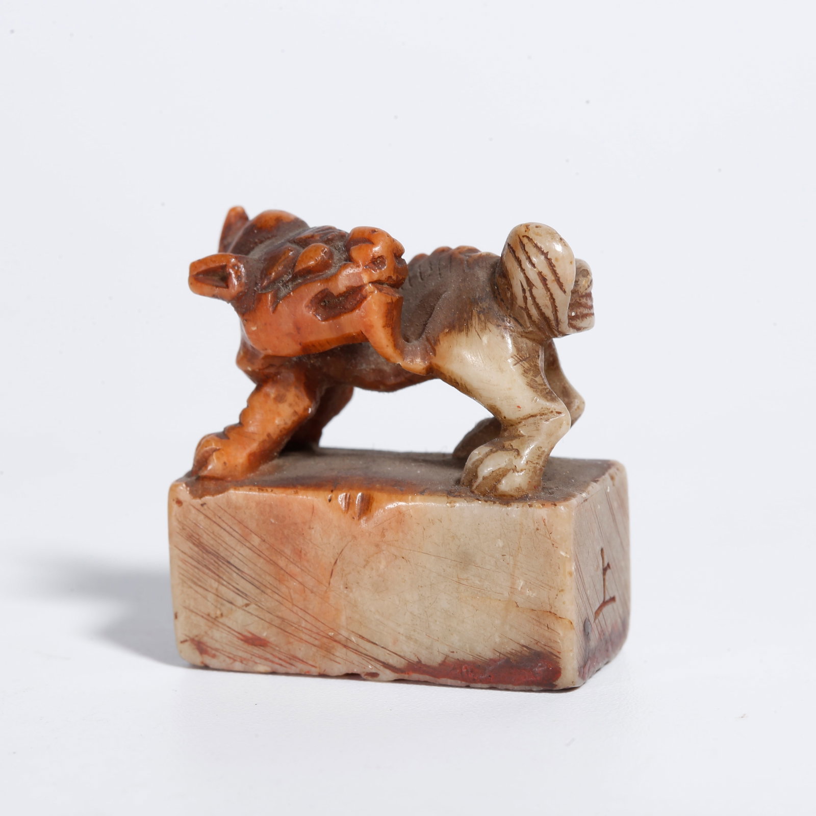 A SHOUSHAN STONE CARVED BEAST KNOB SEAL (1 of 8)