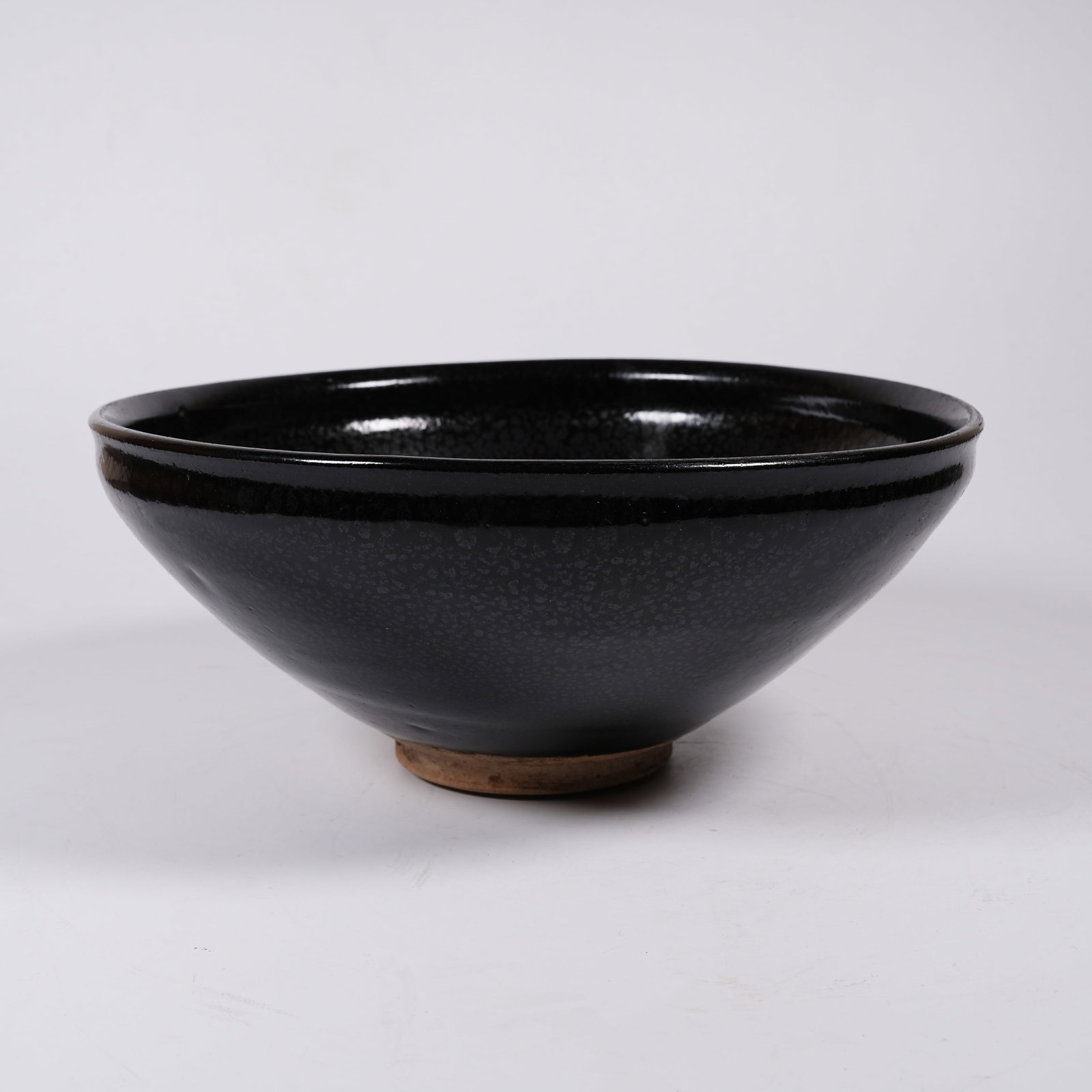 A LARGE CIZHOU KILN TEA BOWL: Large Cizhou Kiln Tea Bowl