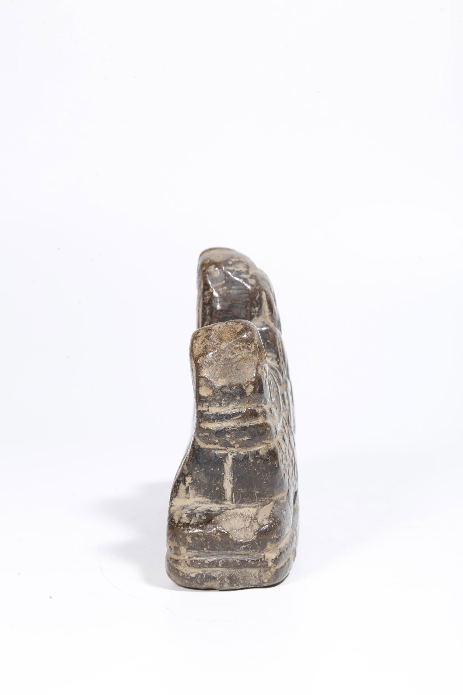 A STONE MOUNTAIN-SHAPED BRUSH REST - 8