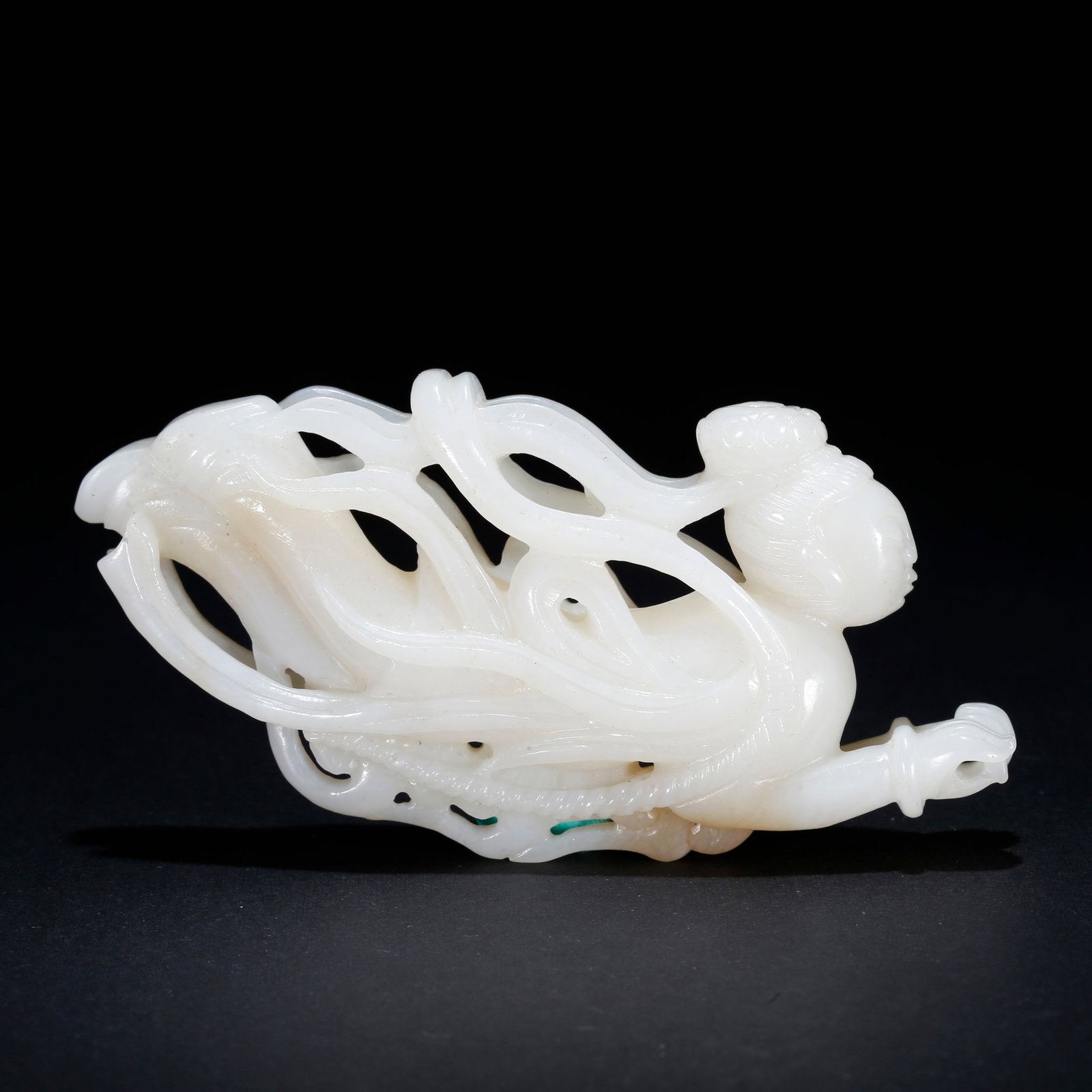 A HETIAN JADE CARVED FLYING APSARAS: Hetian Jade Carved Flying Apsaras