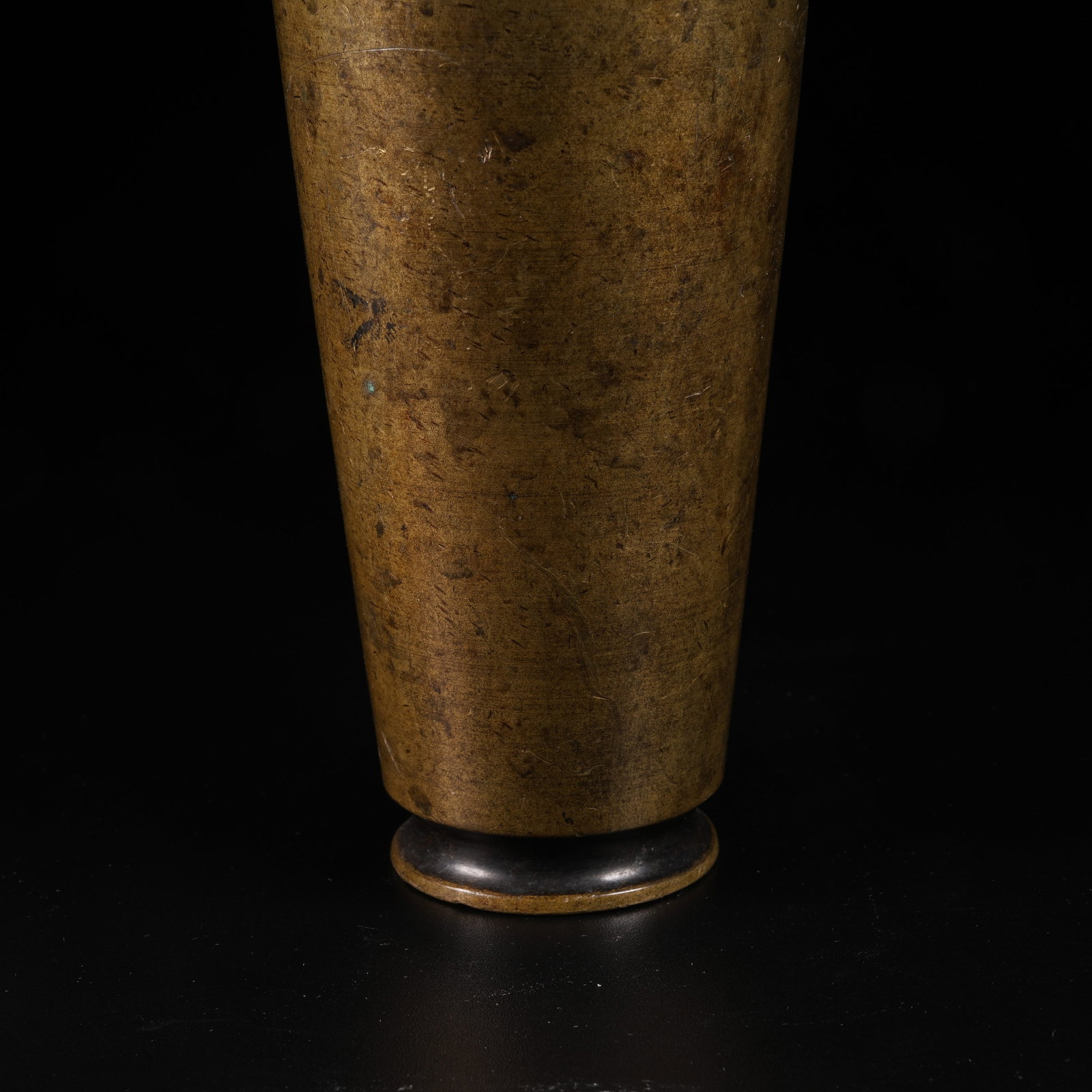 A BRONZE APPRECIATION VASE - 4