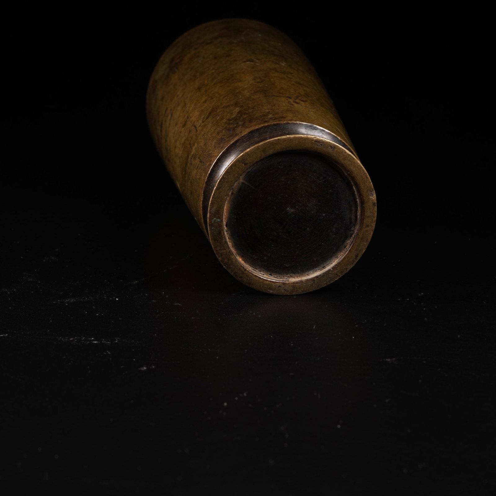 A BRONZE APPRECIATION VASE - 9