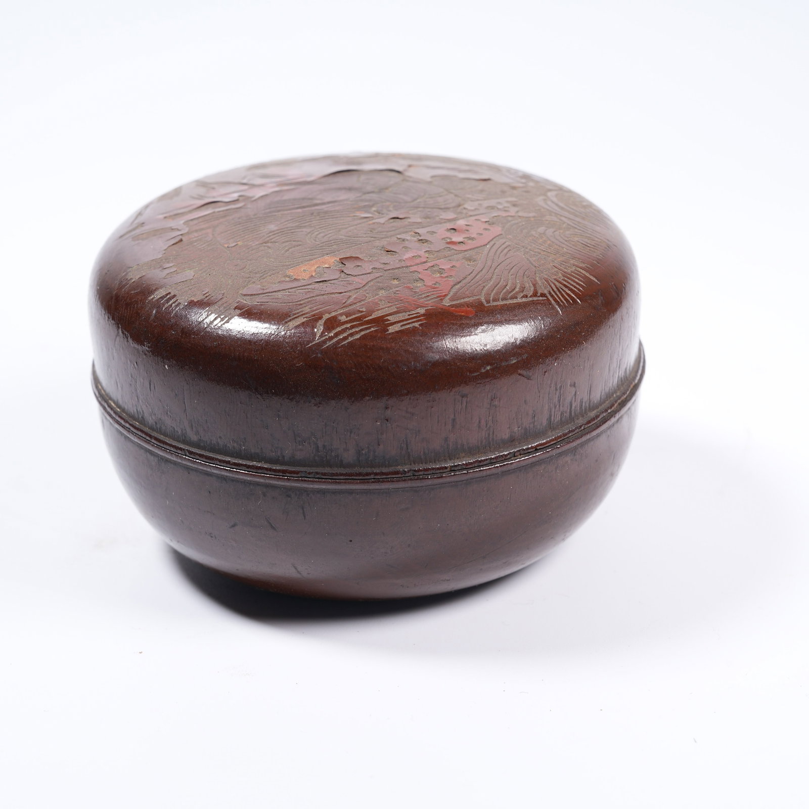 A LACQUER COVERED BOX WITH FIGURE PATTERN - 4