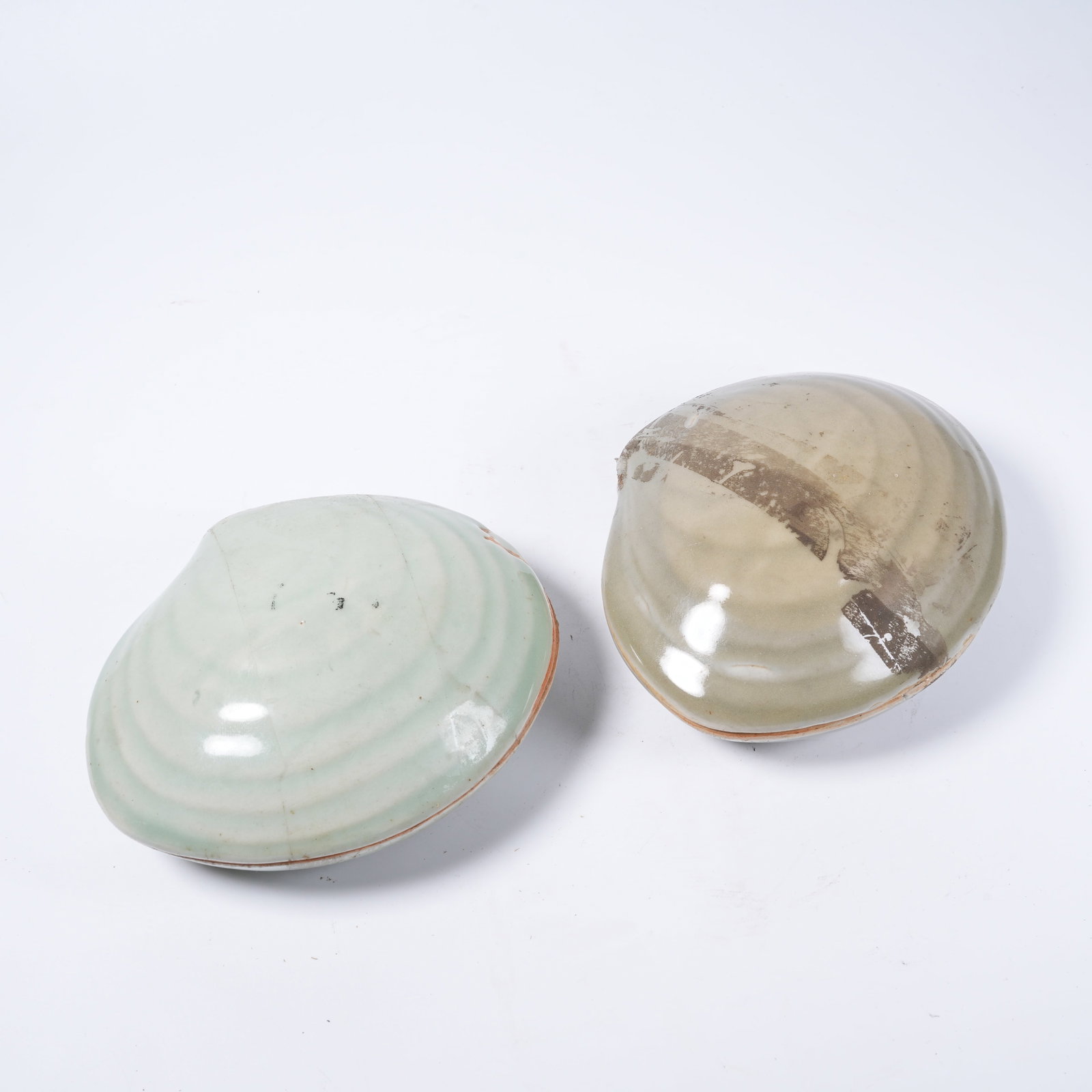 A POWDER GREEN GLAZE SHELL-SHAPED COVERED BOX (1 of 10)
