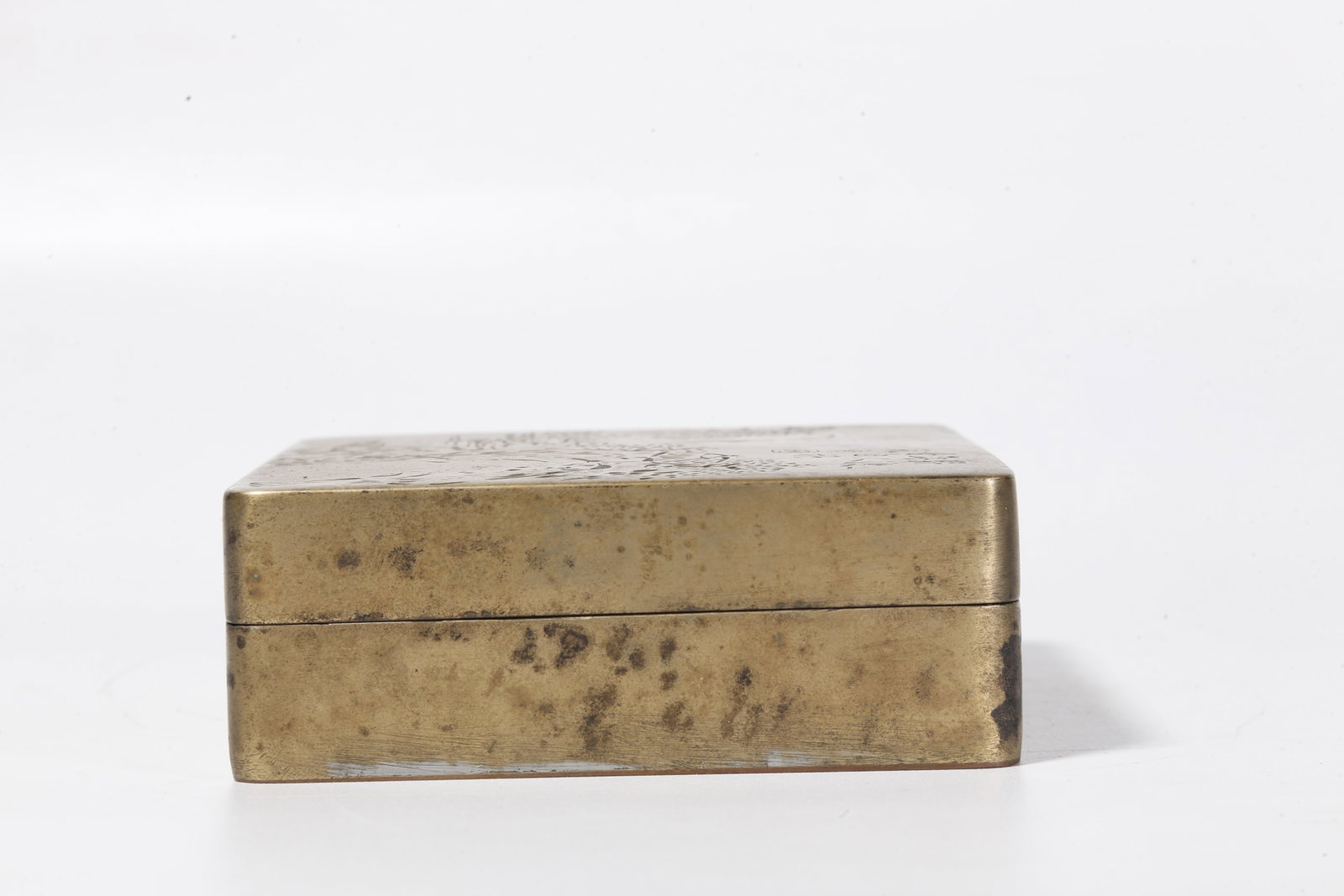 A WHITE BRONZE INK BOX WITH LANDSCAPE PATTERN - 2