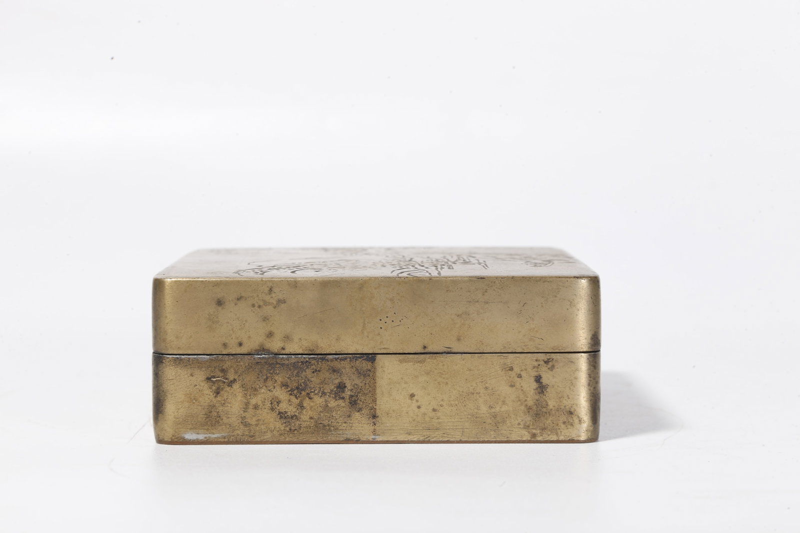 A WHITE BRONZE INK BOX WITH LANDSCAPE PATTERN - 4