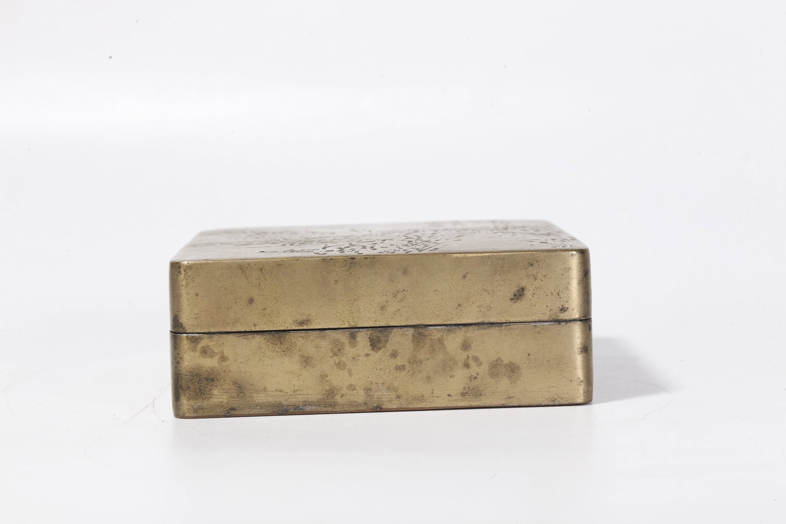 A WHITE BRONZE INK BOX WITH LANDSCAPE PATTERN - 5