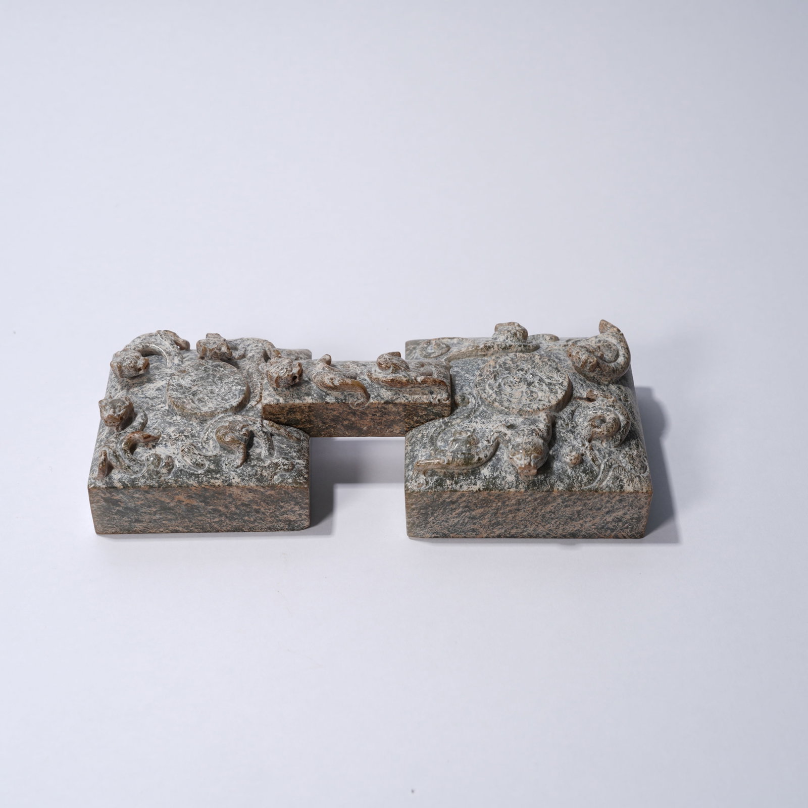 A ANCIENT JADE SEALS WITH CHI-DRAGON MOTIFS (SET): Ancient jade seals with chi-dragon motifs (set)