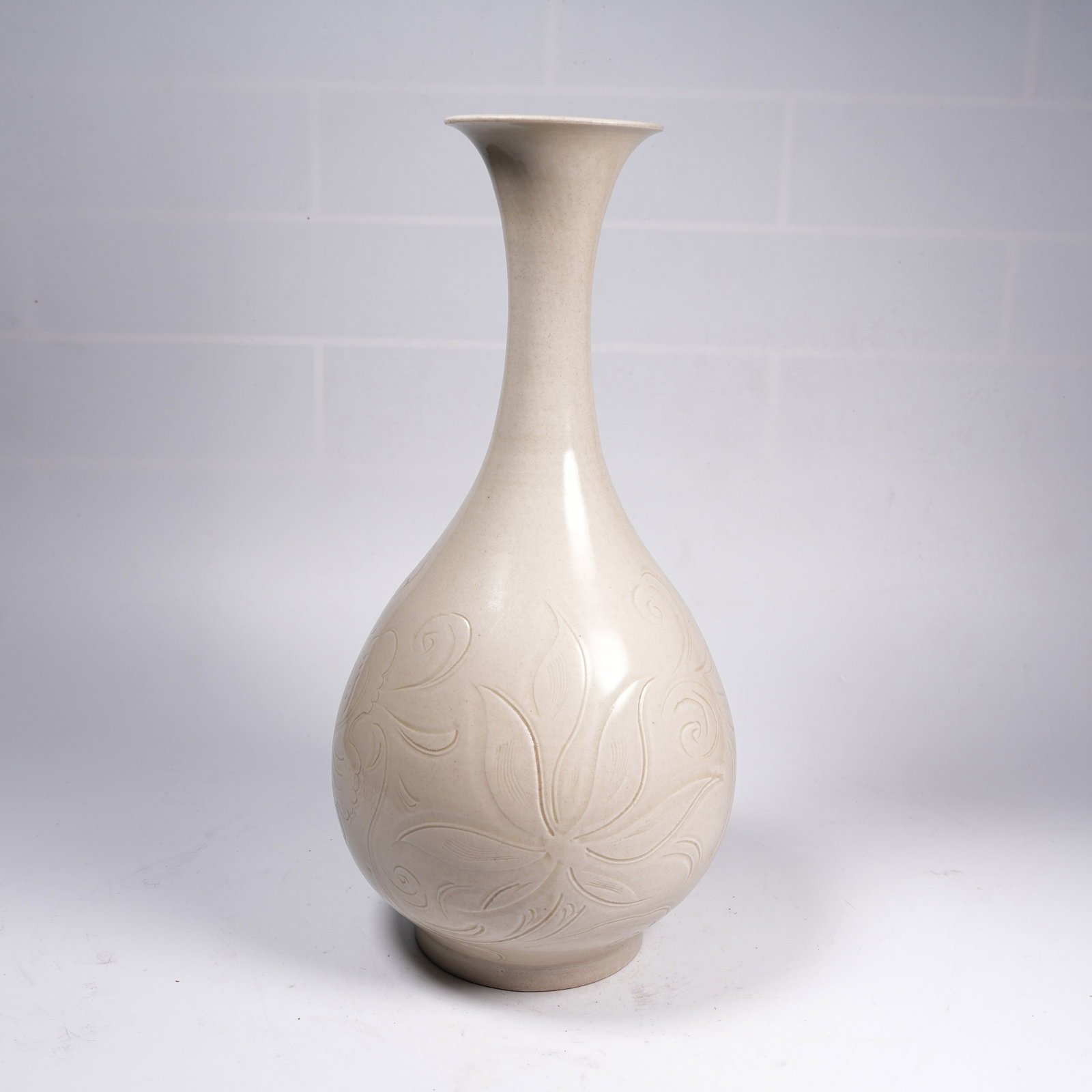 A DING KILN CARVED FLORAL PATTERN LONG-NECK VASE: Ding Kiln Carved Floral Pattern Long-neck Vase