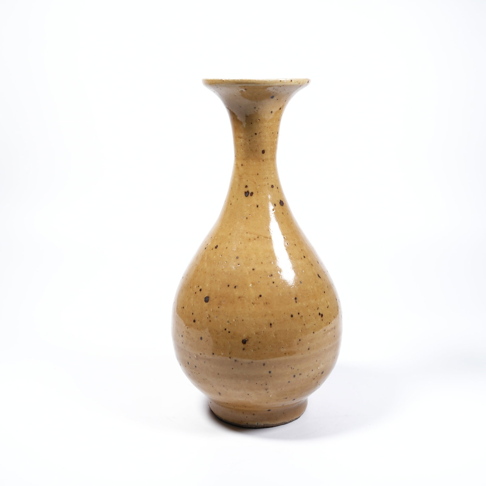 A JINGDEZHEN EEL-YELLOW PEAR-SHAPED VASE: Jingdezhen Eel-yellow Pear-shaped Vase