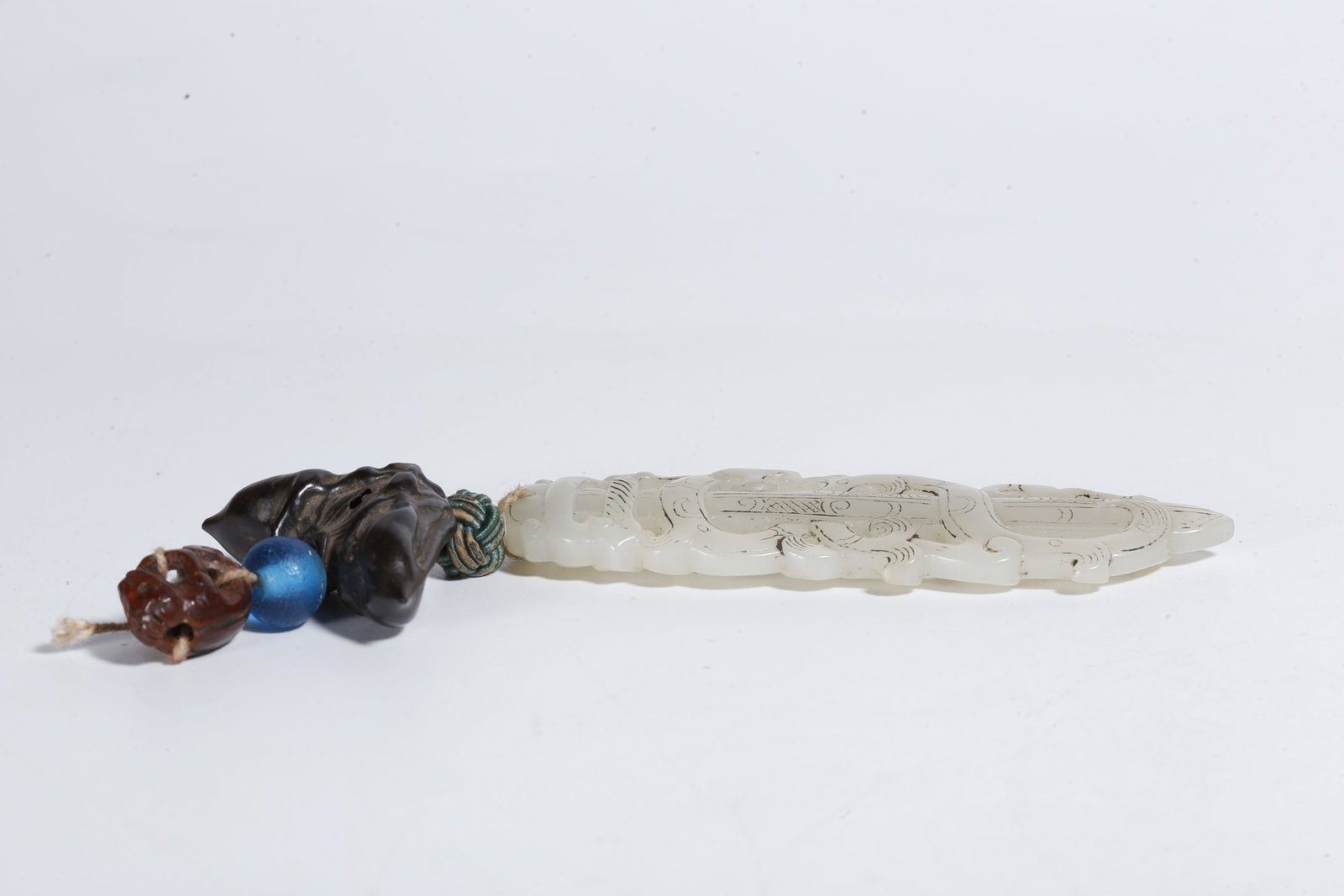 A HETIAN JADE CARVED RITUAL IMPLEMENT - 4