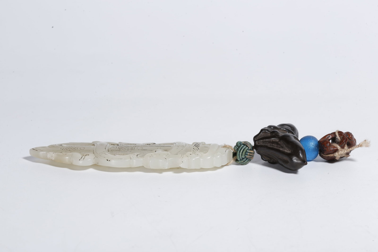 A HETIAN JADE CARVED RITUAL IMPLEMENT - 6