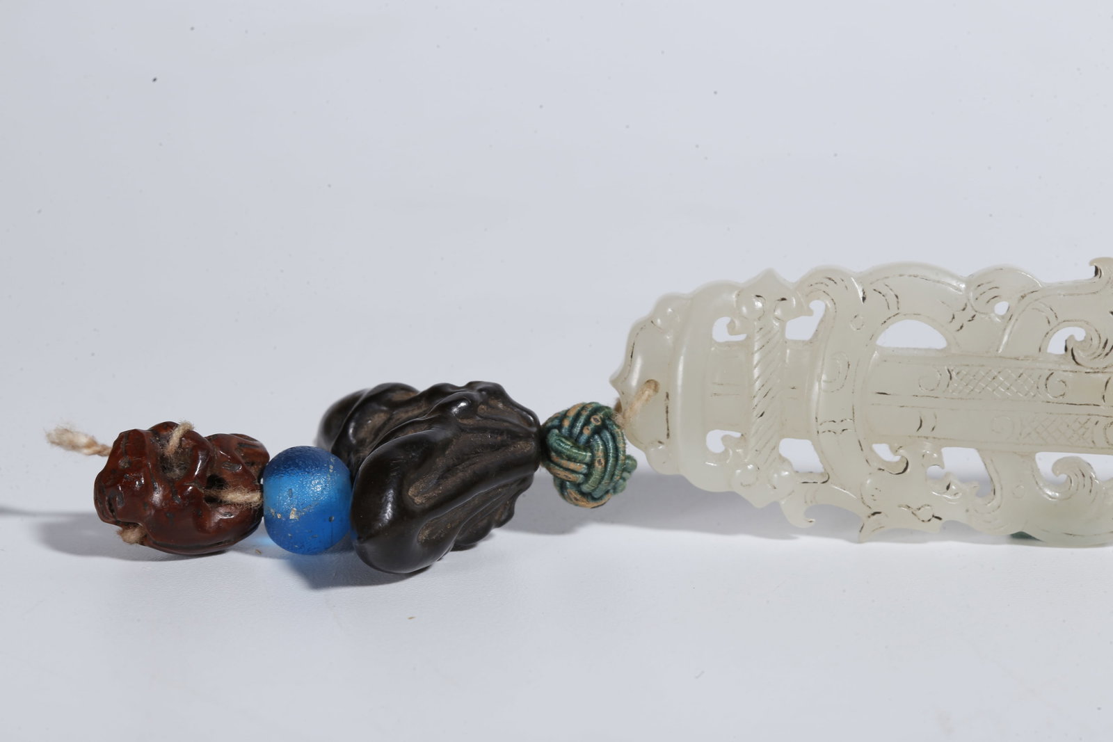 A HETIAN JADE CARVED RITUAL IMPLEMENT - 9