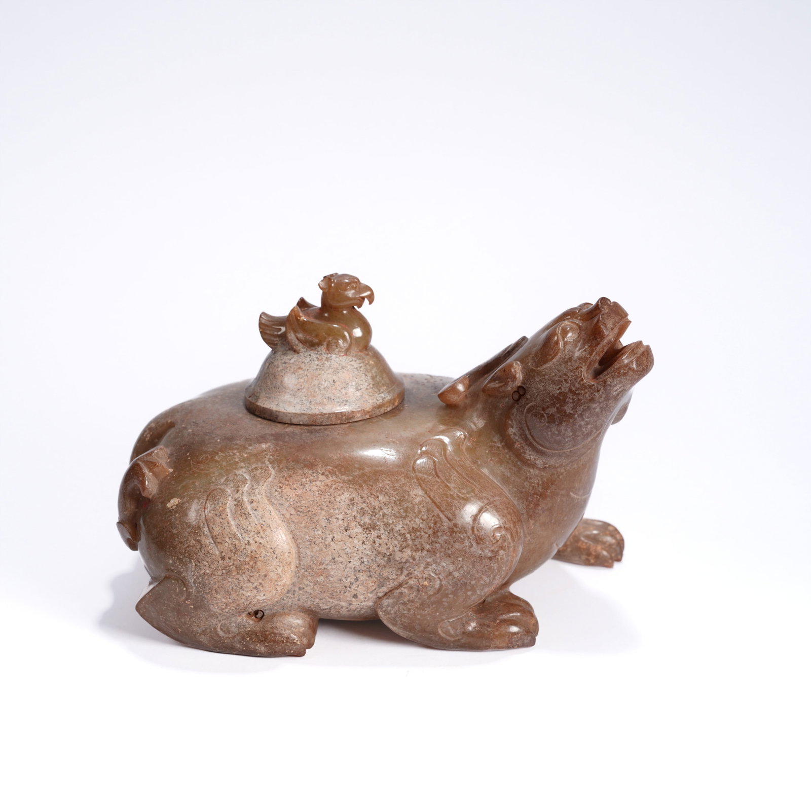 A ANCIENT JADE PHOENIX-KNOB COVERED RITUAL VESSEL (1 of 9)