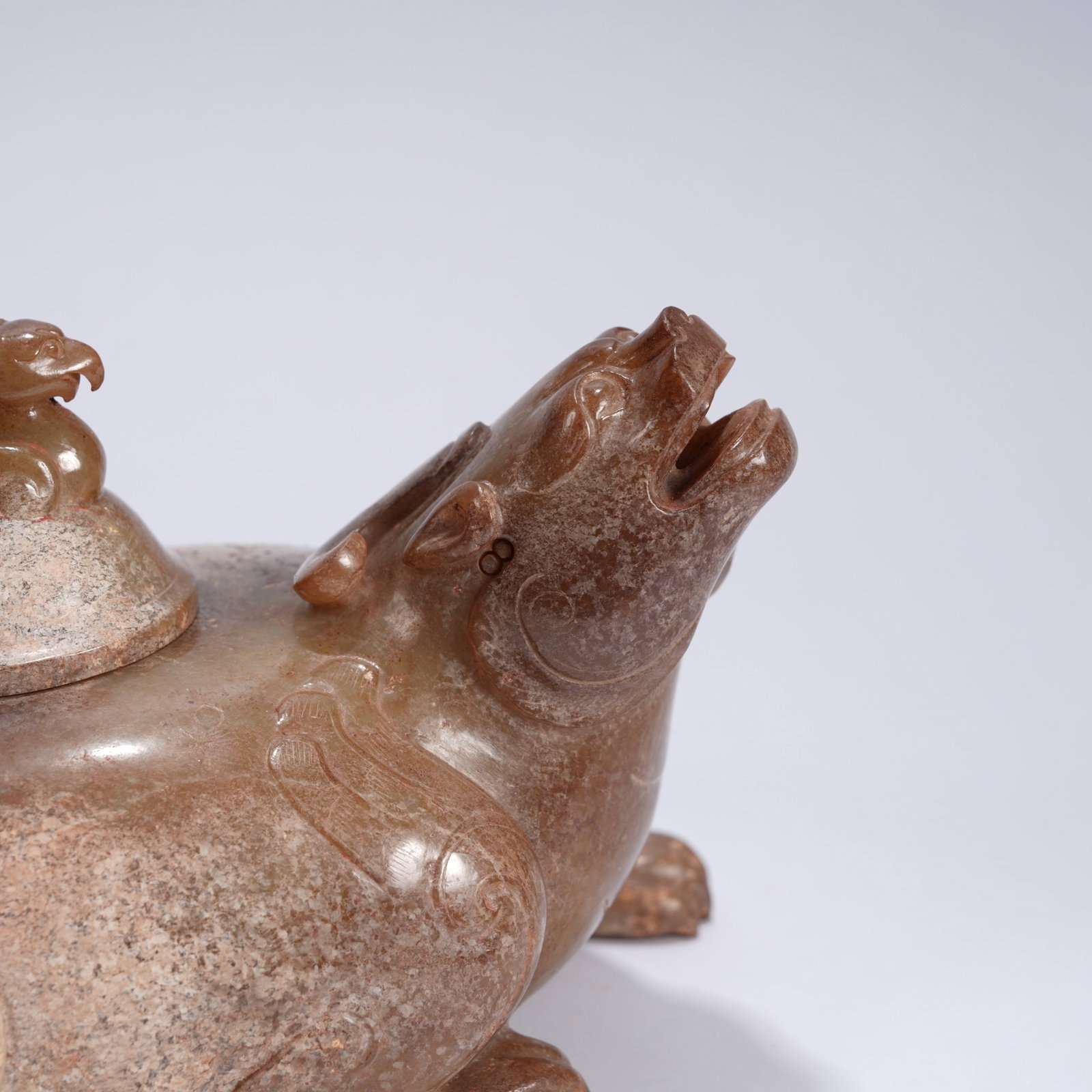A ANCIENT JADE PHOENIX-KNOB COVERED RITUAL VESSEL - 6