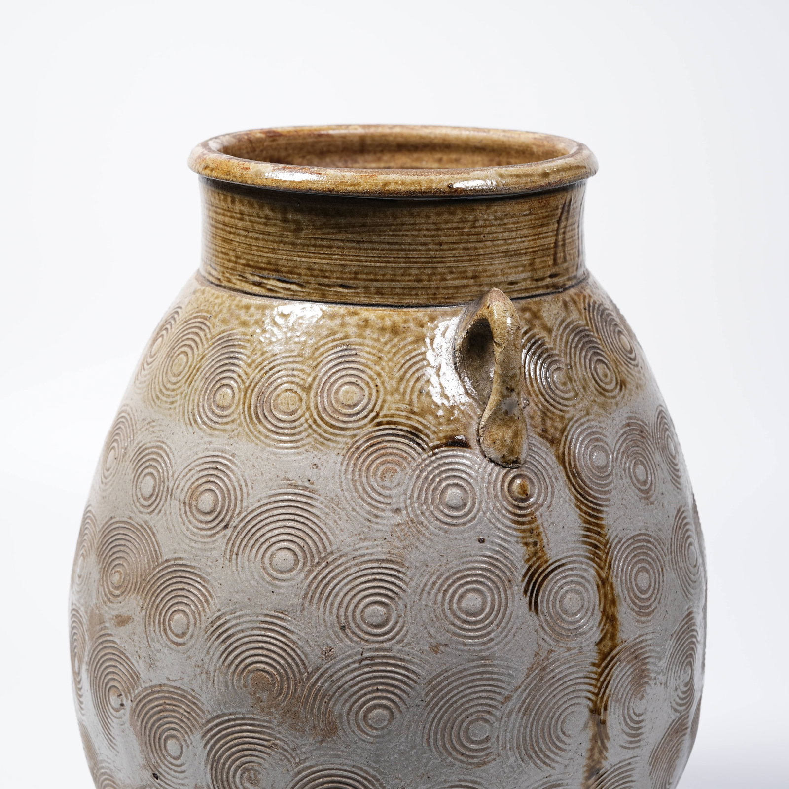 A CELADON WAVE PATTERN JAR - 4