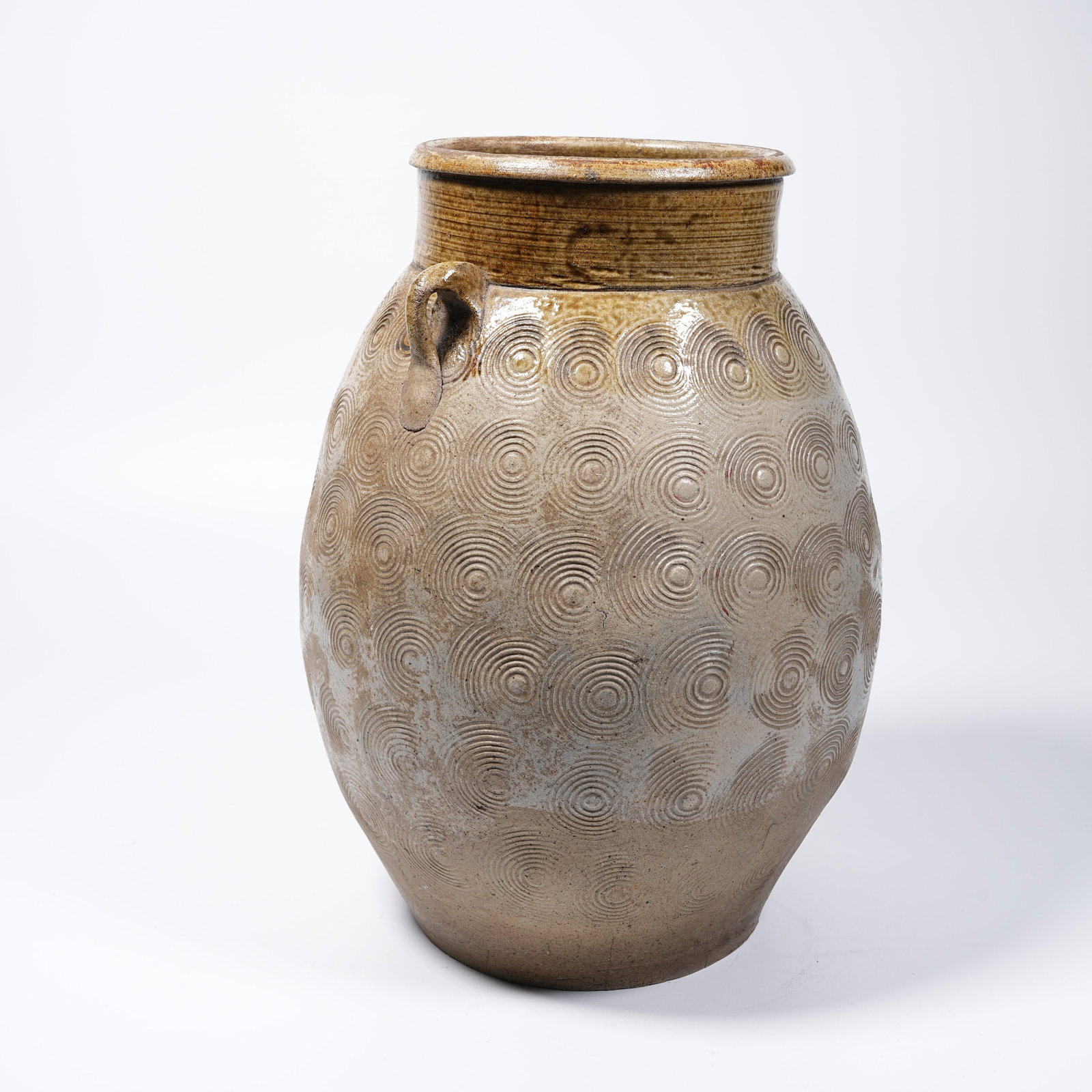 A CELADON WAVE PATTERN JAR - 6