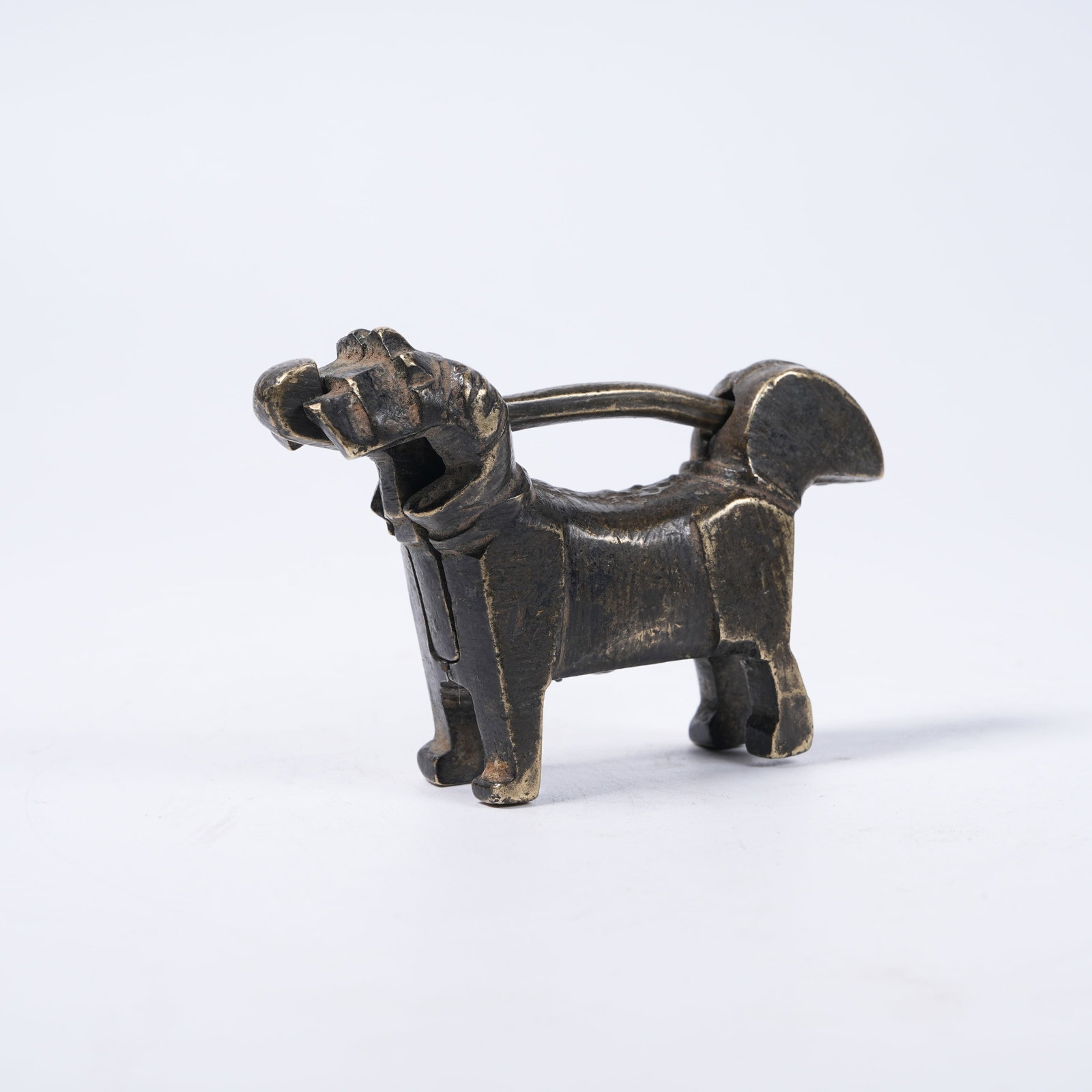 A BRONZE SPIRIT DOG-SHAPED LOCK: Bronze Spirit Dog-shaped Lock