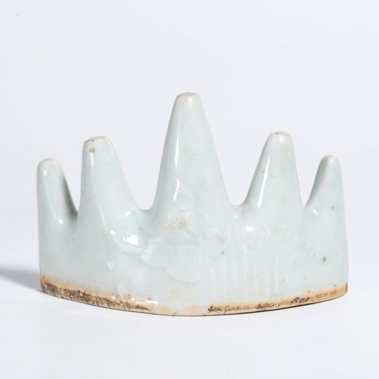 A BLUISH WHITE PORCELAIN MOUNTAIN-SHAPED BRUSH REST: Bluish White Porcelain Mountain-shaped Brush Rest