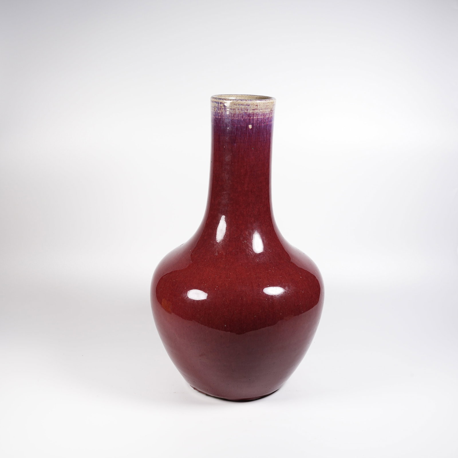 A KILN-TRANSMUTATION GLAZE LONG-NECKED VASE: Kiln-transmutation Glaze Long-necked Vase