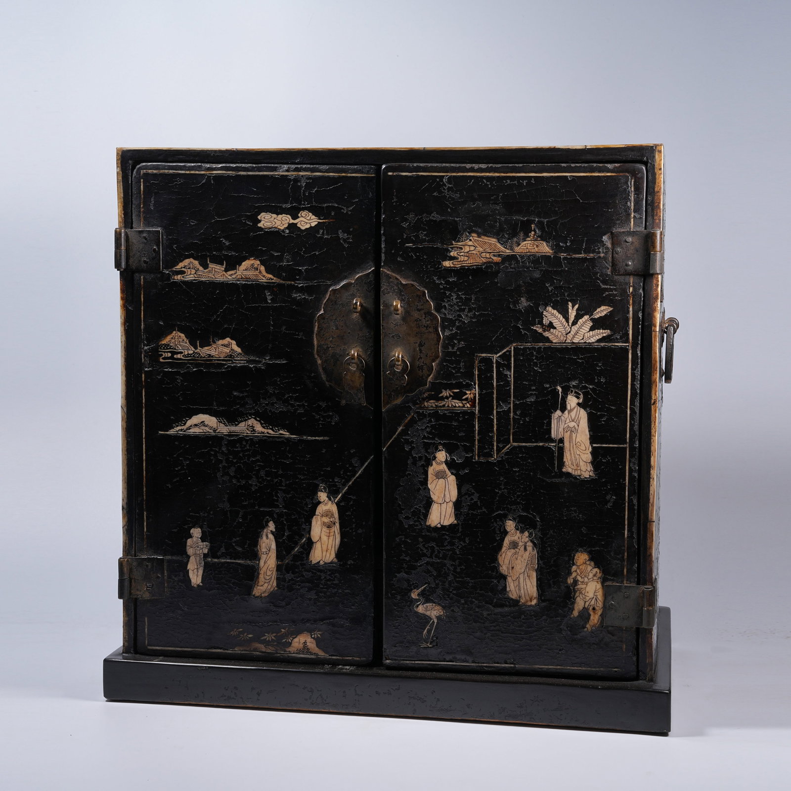 A LACQUER TREASURE-INLAID CABINET WITH CHILDREN AT PLAY PATTERN (1 of 9)
