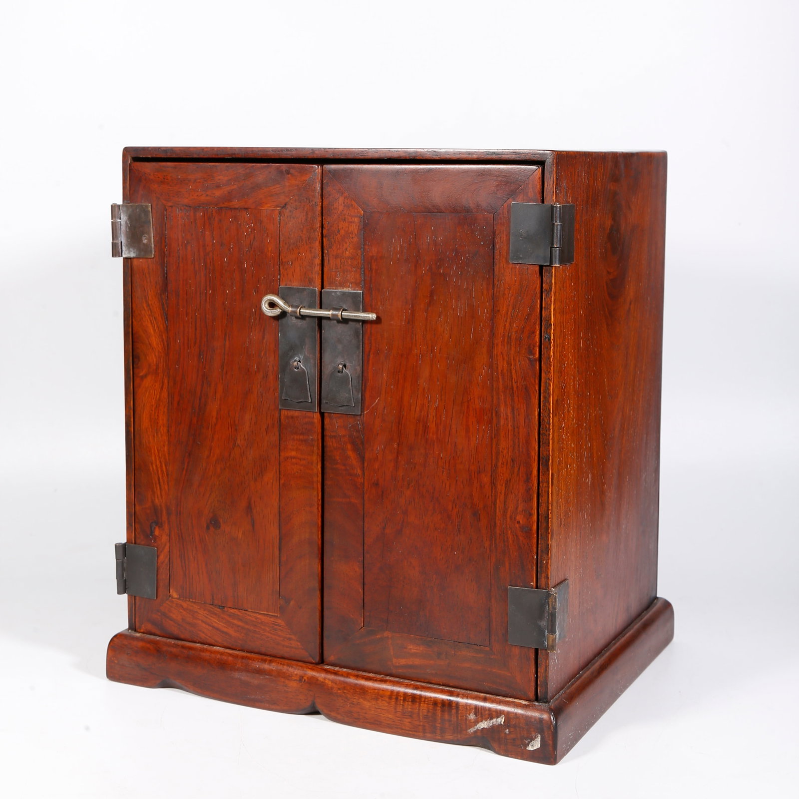 A HUANGHUALI WOOD BOOK CHEST (1 of 10)