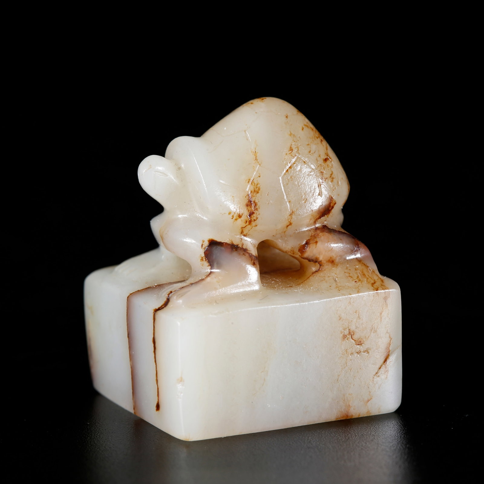 A TORTOISE-KNOB SEAL CARVED FROM HETIAN JADE (1 of 8)