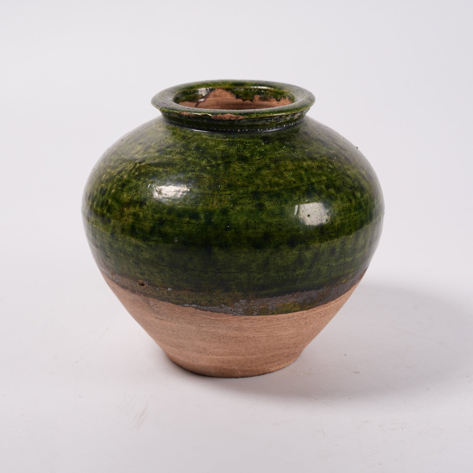 A GREEN GLAZE JAR (1 of 9)