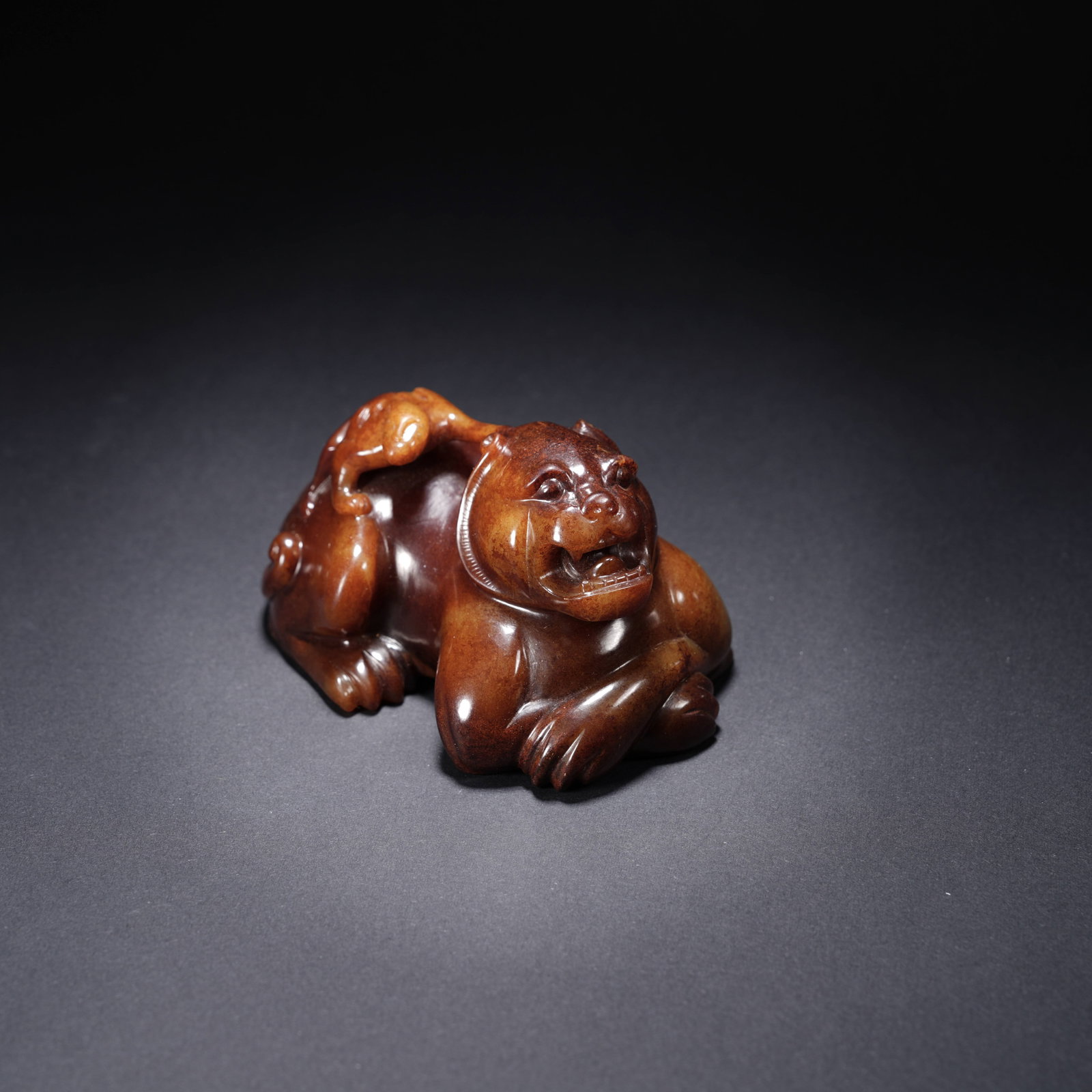 A ANCIENT JADE FIGURE RIDING BEAST ORNAMENT (1 of 8)