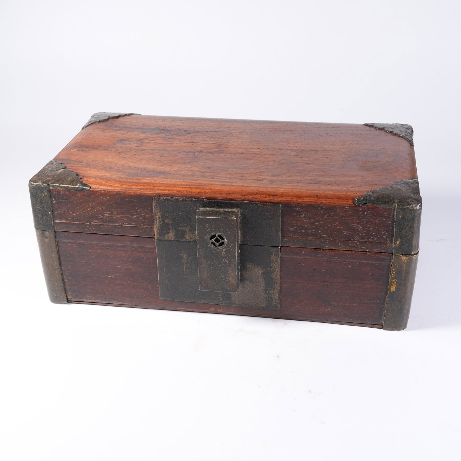 A HUANGHUALI COVERED BOX (1 of 9)