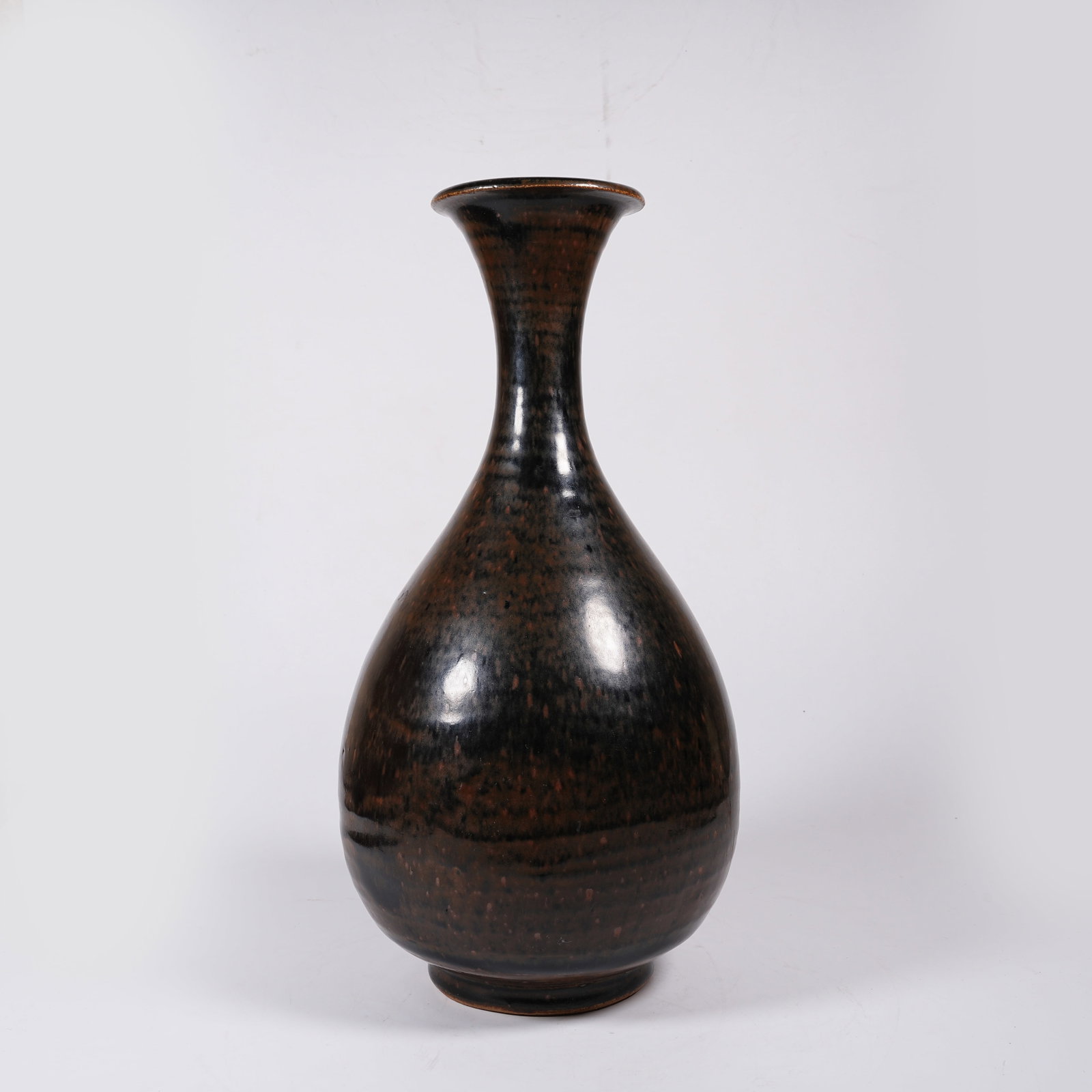 A CIZHOU KILN YUHUCHUN VASE (1 of 9)