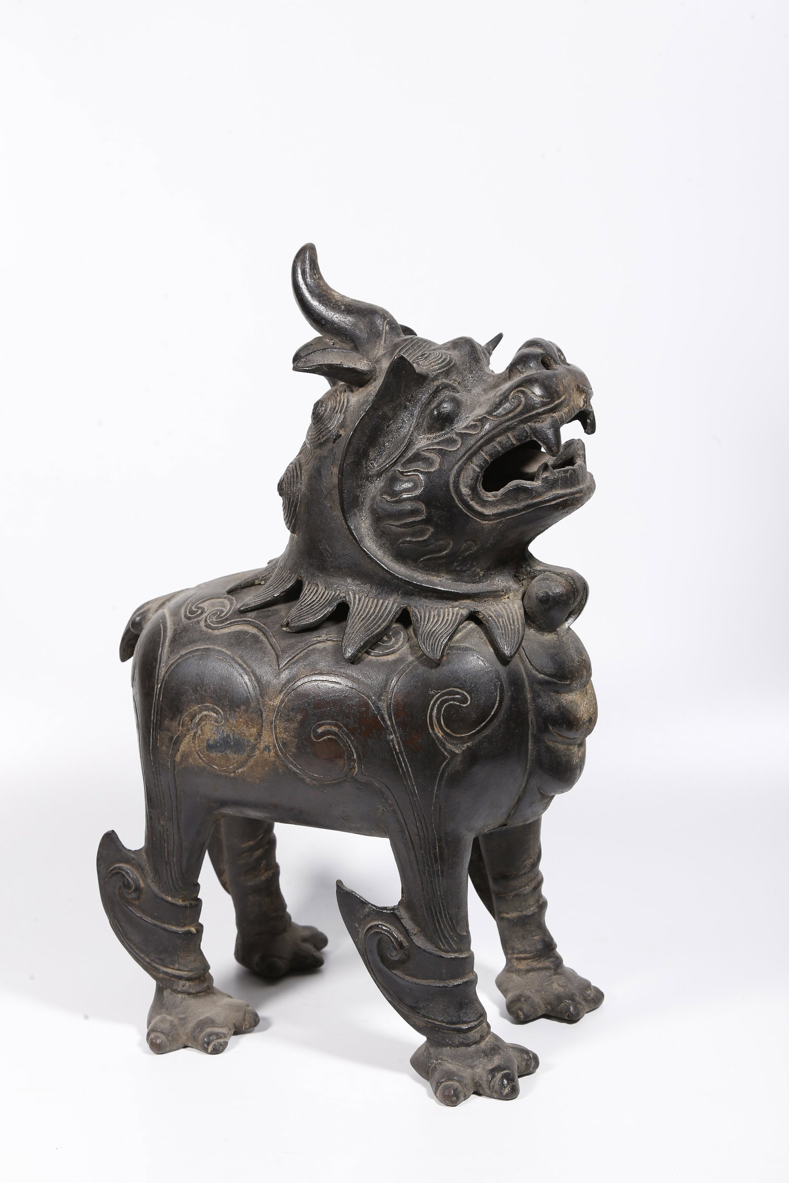 A BRONZE LUDUAN ORNAMENT: Bronze Luduan Ornament