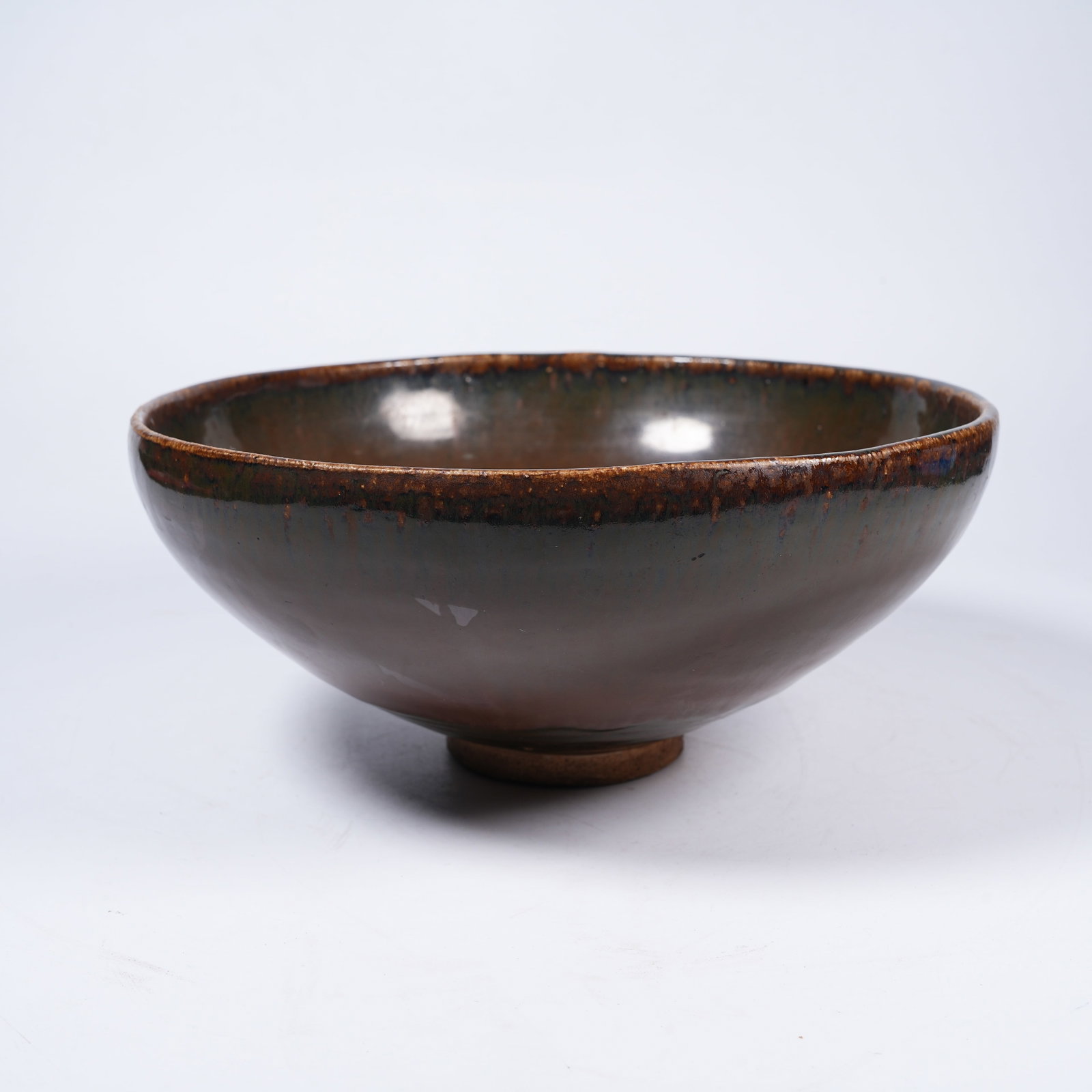 A LARGE CIZHOU WARE BOWL (1 of 9)