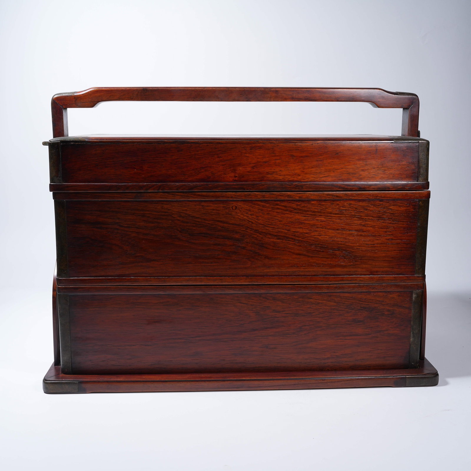 A MAHOGANY LIDDED BOX WITH HANDLE (1 of 9)