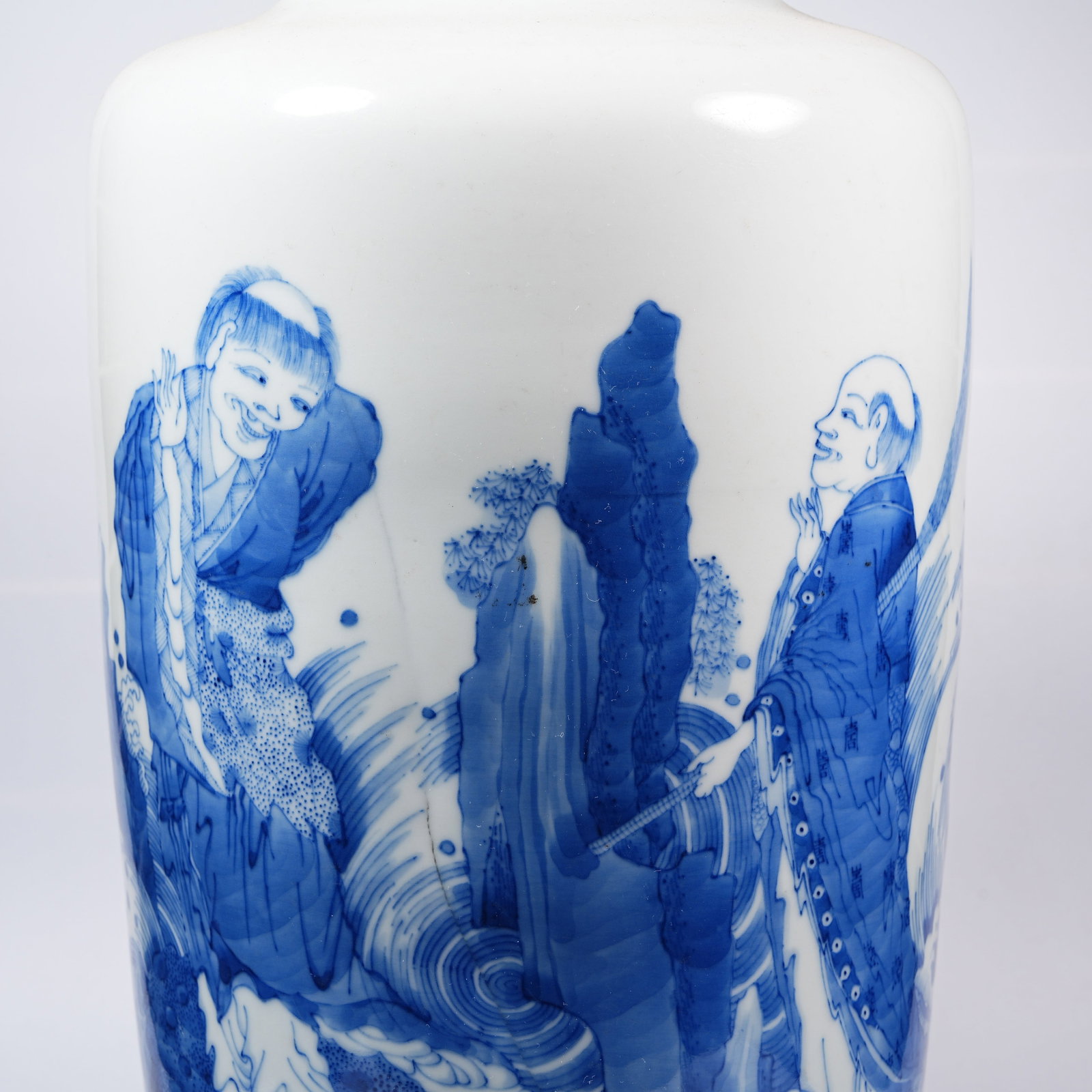 A BLUE AND WHITE ARHAT PATTERN MALLET VASE - 3