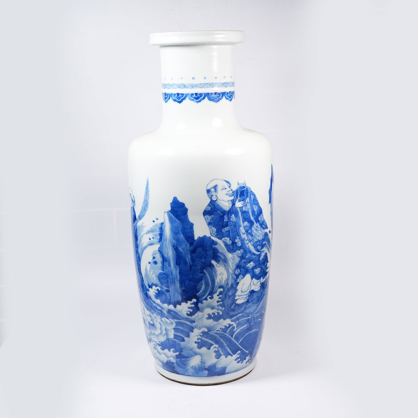 A BLUE AND WHITE ARHAT PATTERN MALLET VASE - 7