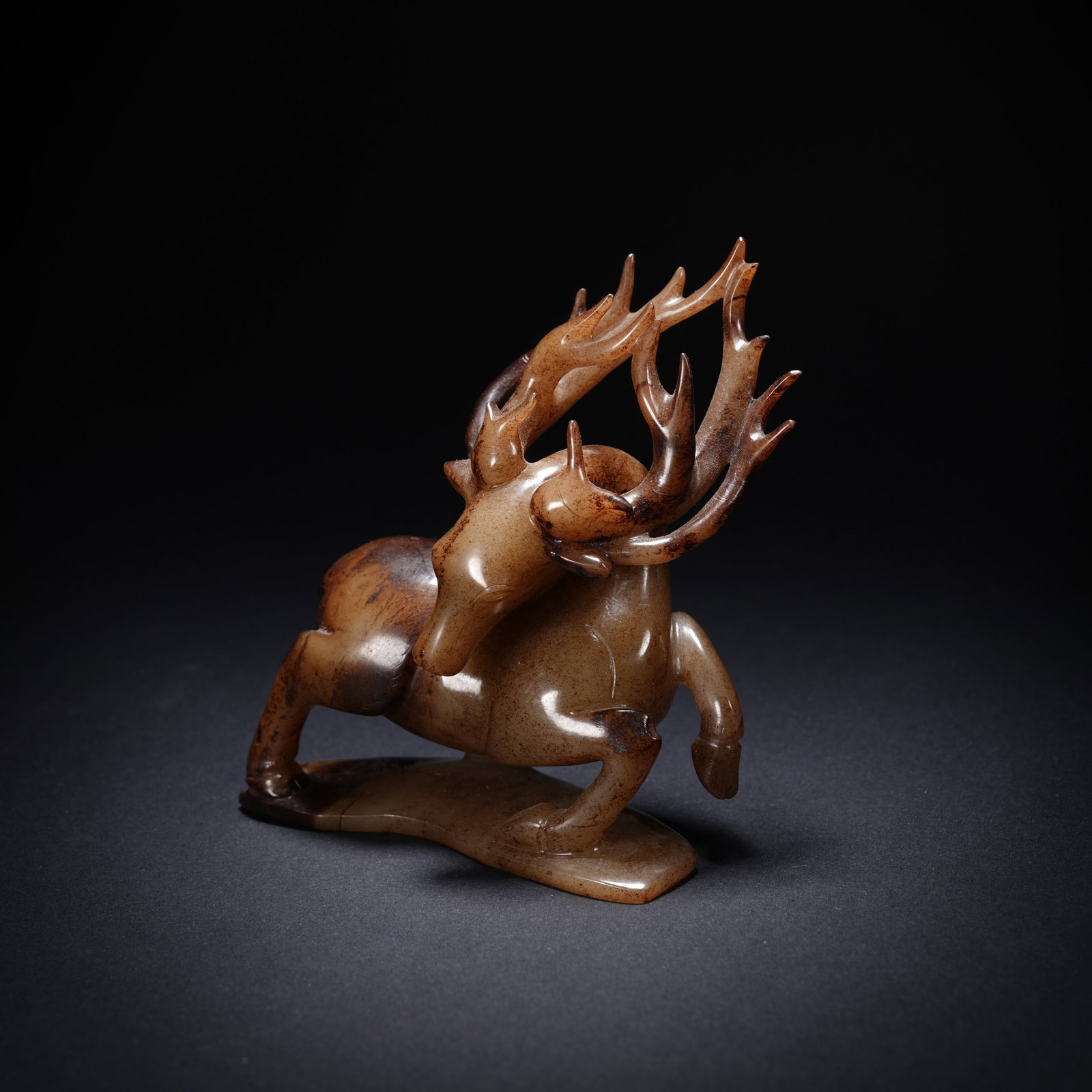A ANCIENT JADE SPIRITUAL DEER ORNAMENT: Ancient jade spiritual deer ornament